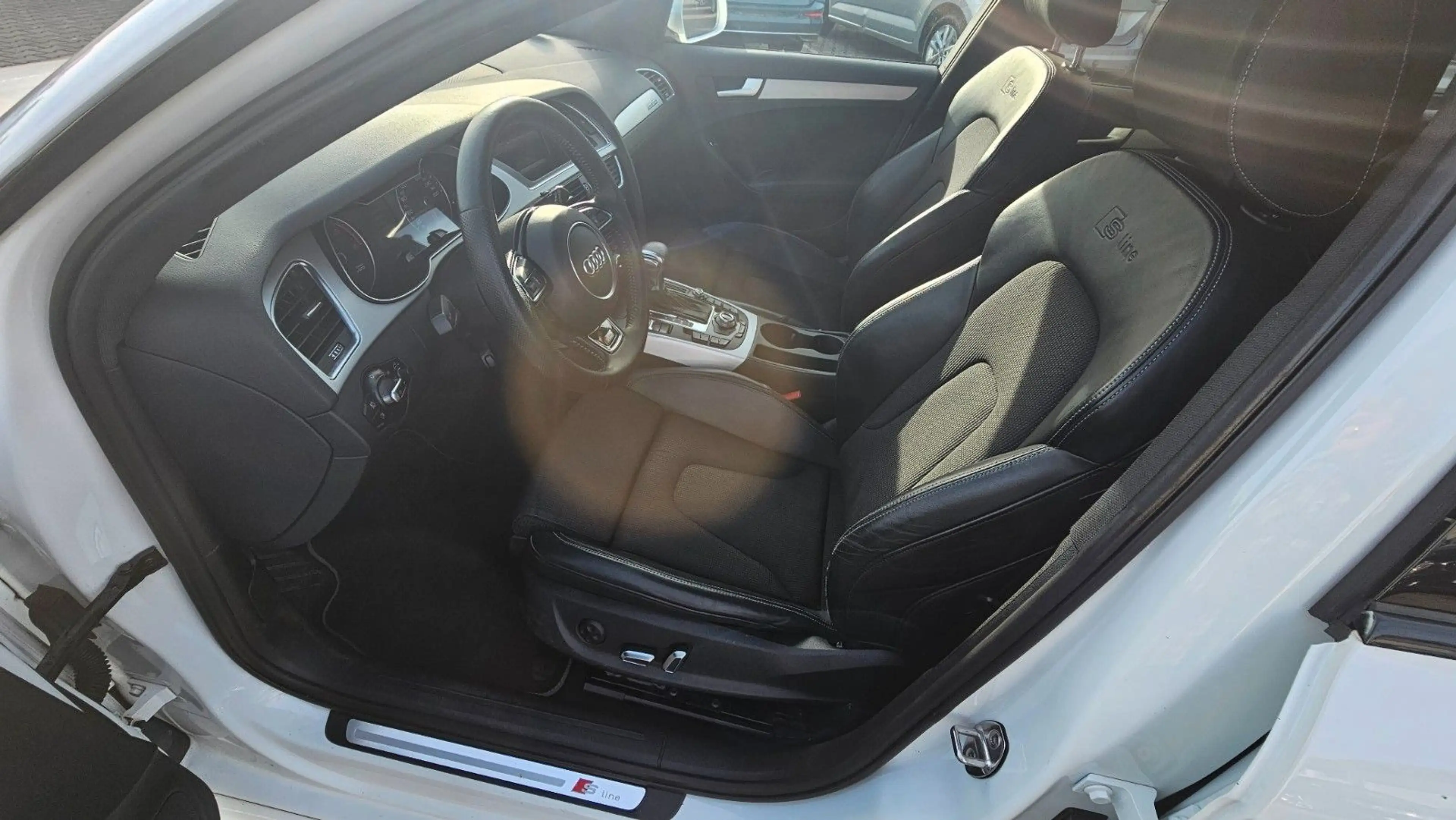 Audi A4 S-line Sportpaket / plus quattro / Xenon / Navi — photo 7