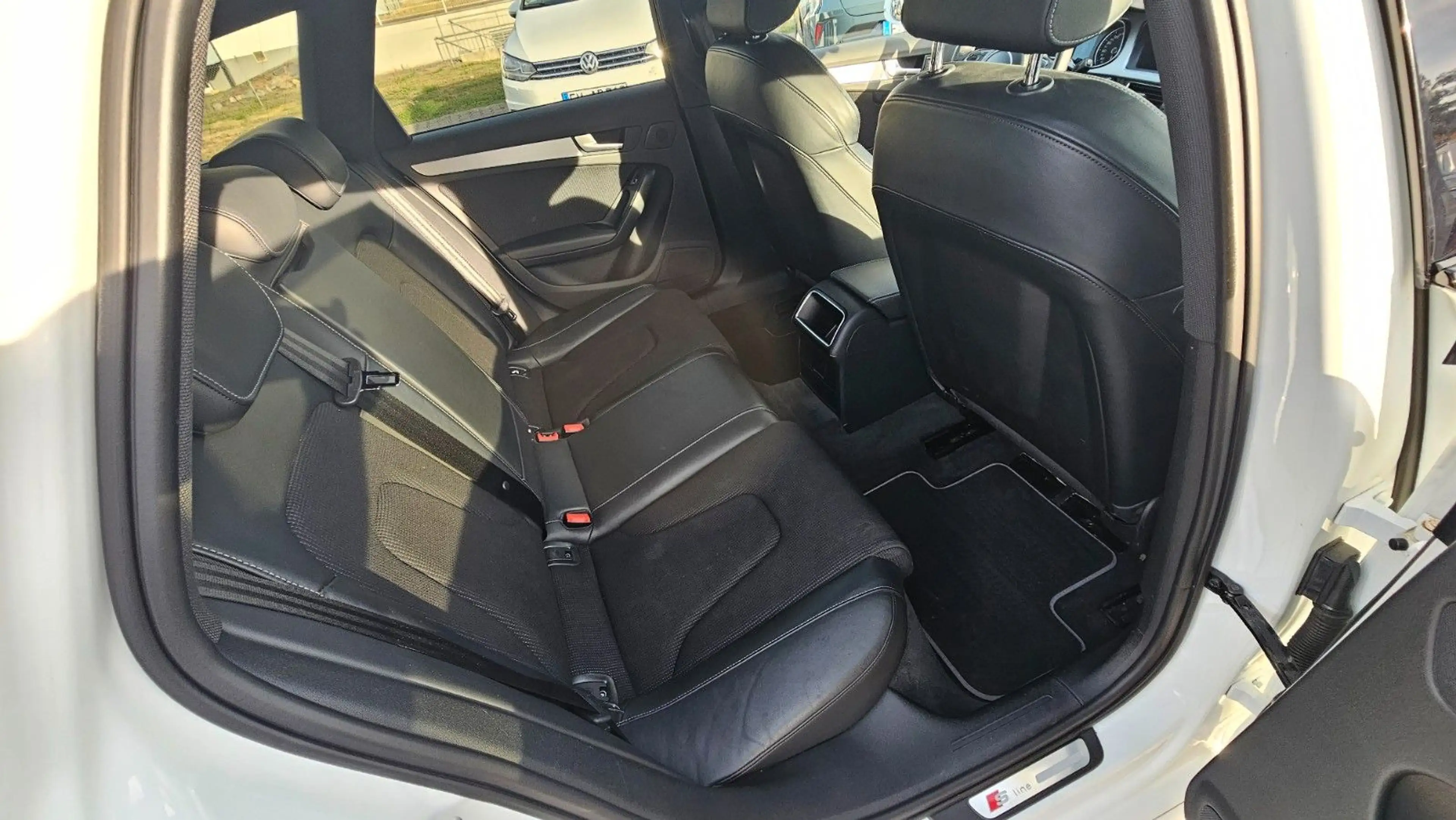Audi A4 S-line Sportpaket / plus quattro / Xenon / Navi — photo 10