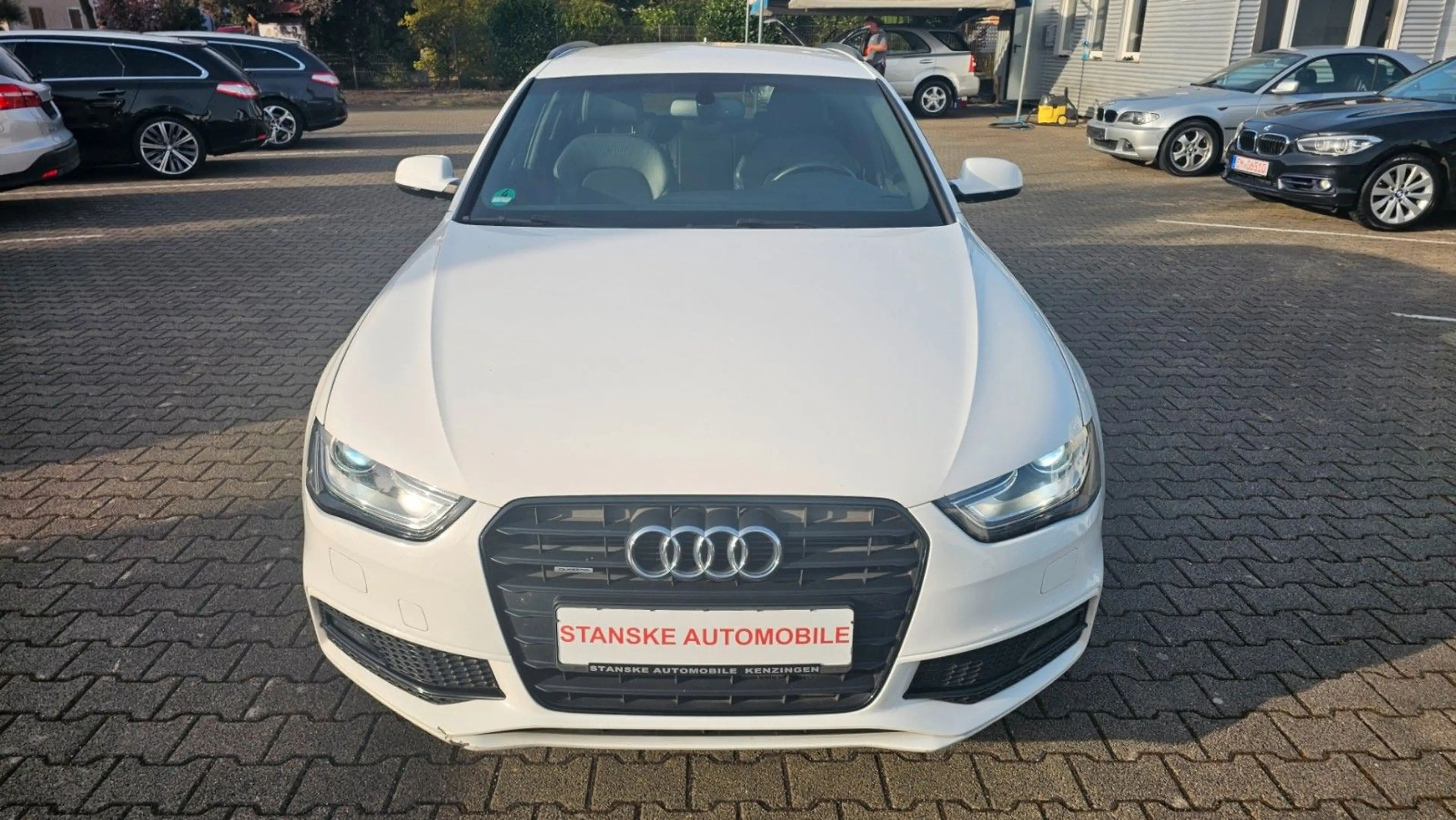 Audi A4 S-line Sportpaket / plus quattro / Xenon / Navi — photo 2