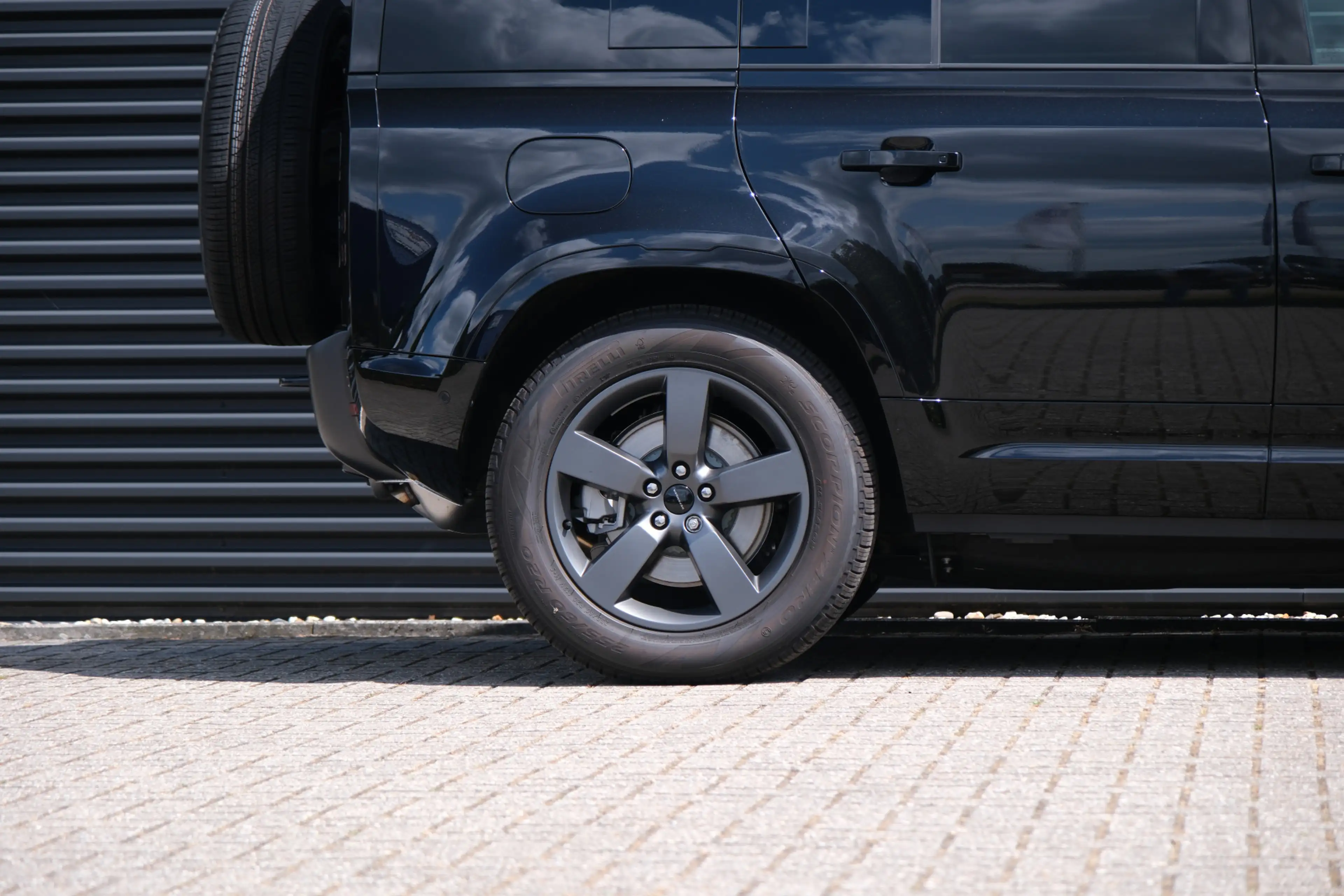 Land Rover Defender 110 2.0 P300e 110 X-Dynamic SE | Head-Up | Trekhaa — photo 12