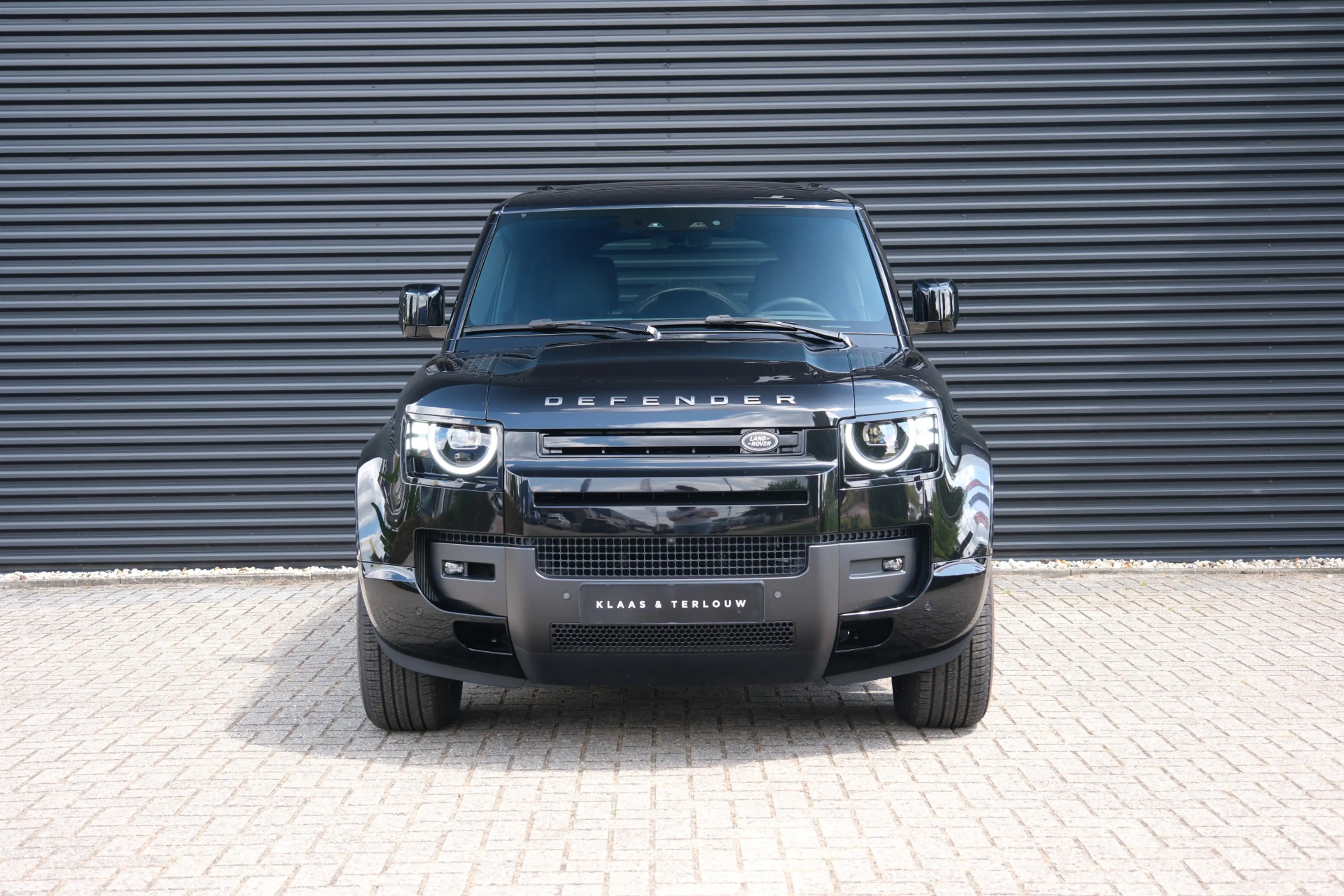 Land Rover Defender 110 2.0 P300e 110 X-Dynamic SE | Head-Up | Trekhaa — photo 8