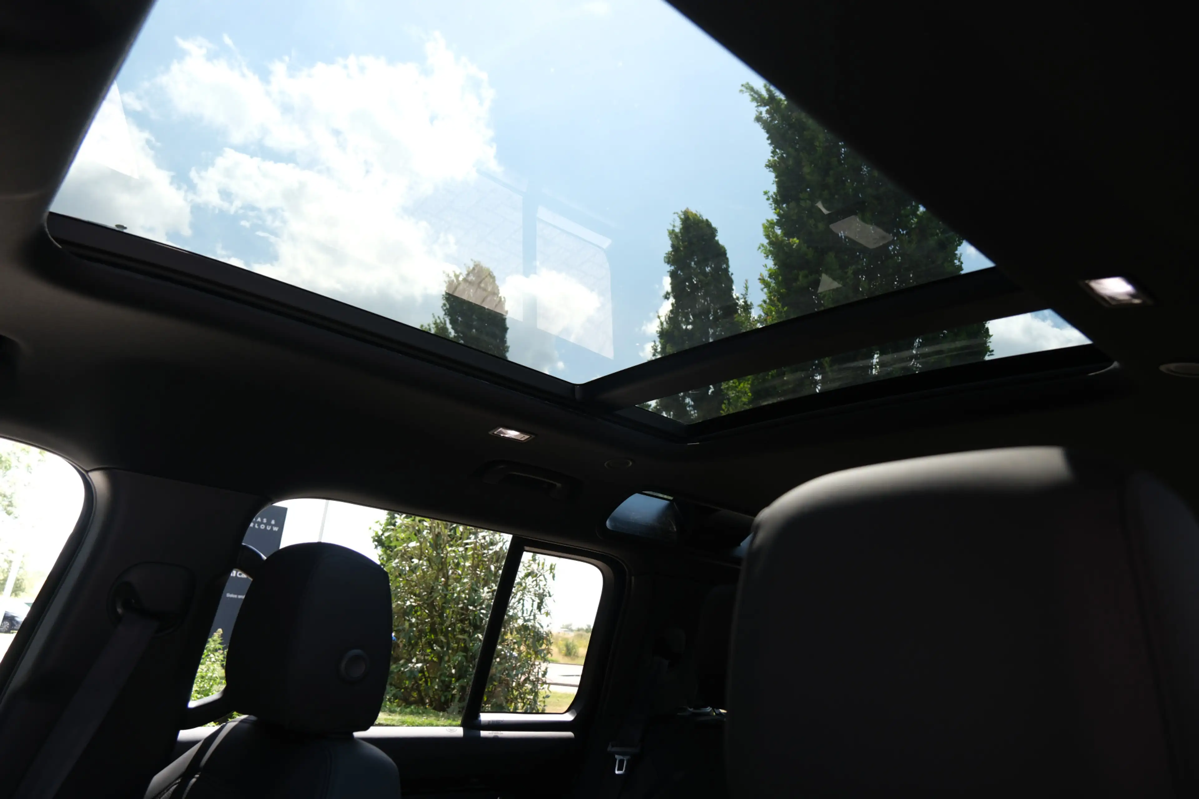 Land Rover Defender 110 2.0 P300e 110 X-Dynamic SE | Head-Up | Trekhaa — photo 45