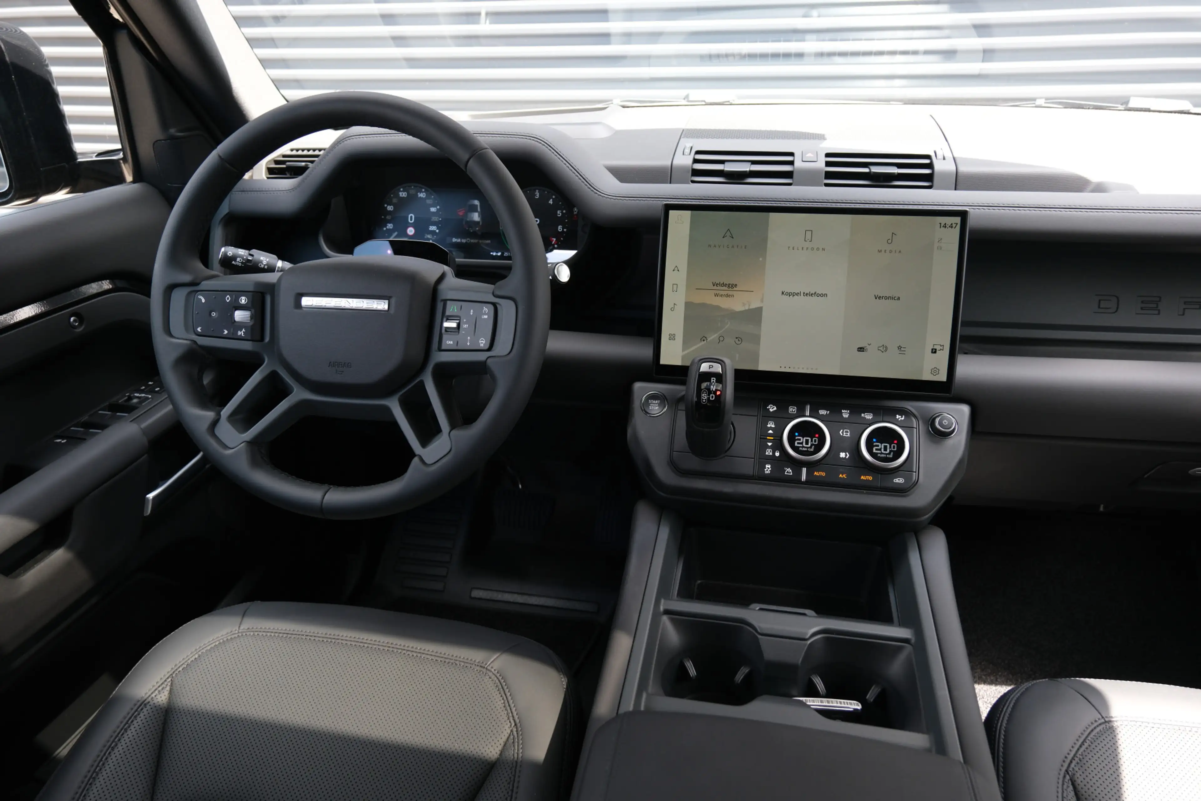 Land Rover Defender 110 2.0 P300e 110 X-Dynamic SE | Head-Up | Trekhaa — photo 3
