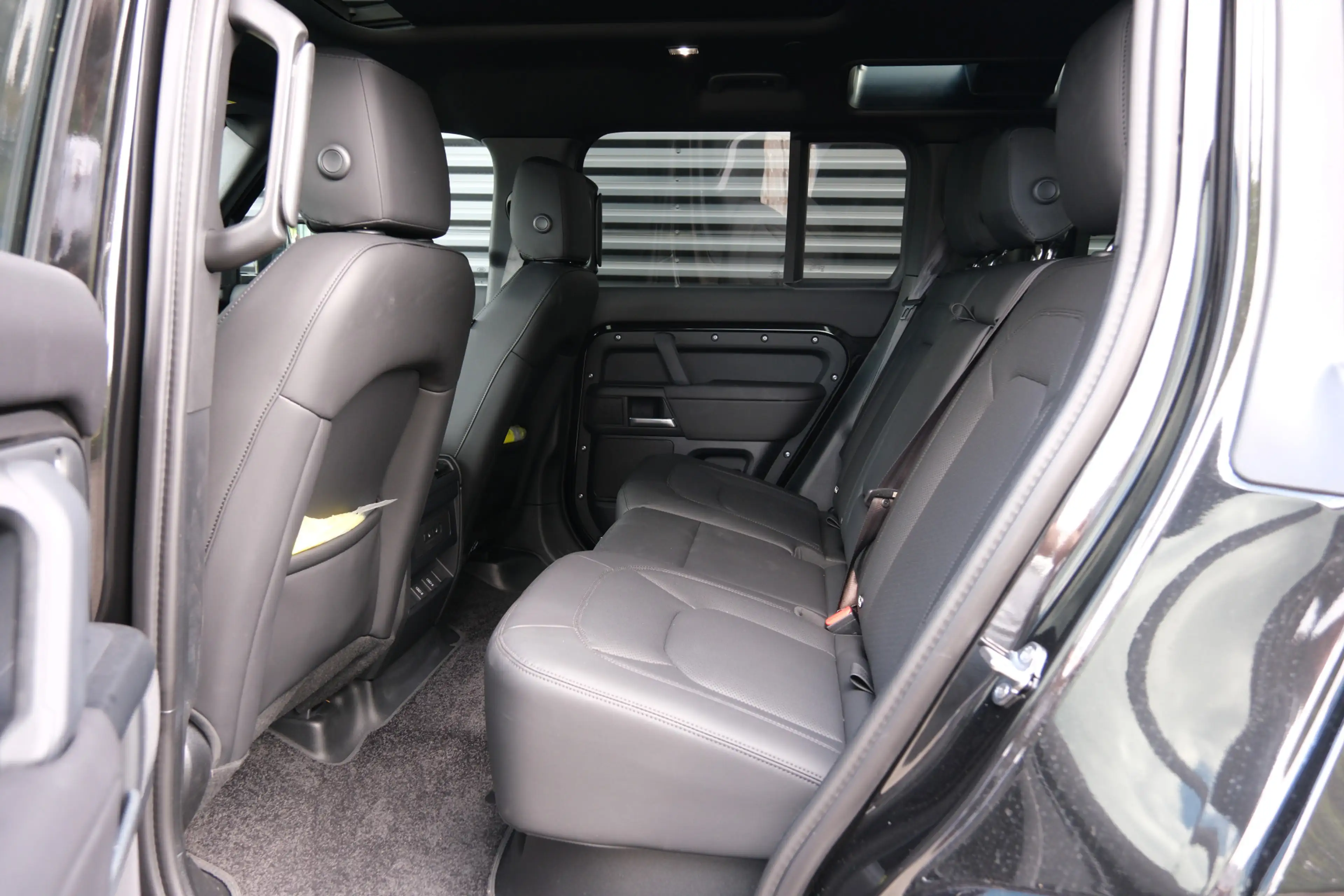 Land Rover Defender 110 2.0 P300e 110 X-Dynamic SE | Head-Up | Trekhaa — photo 21