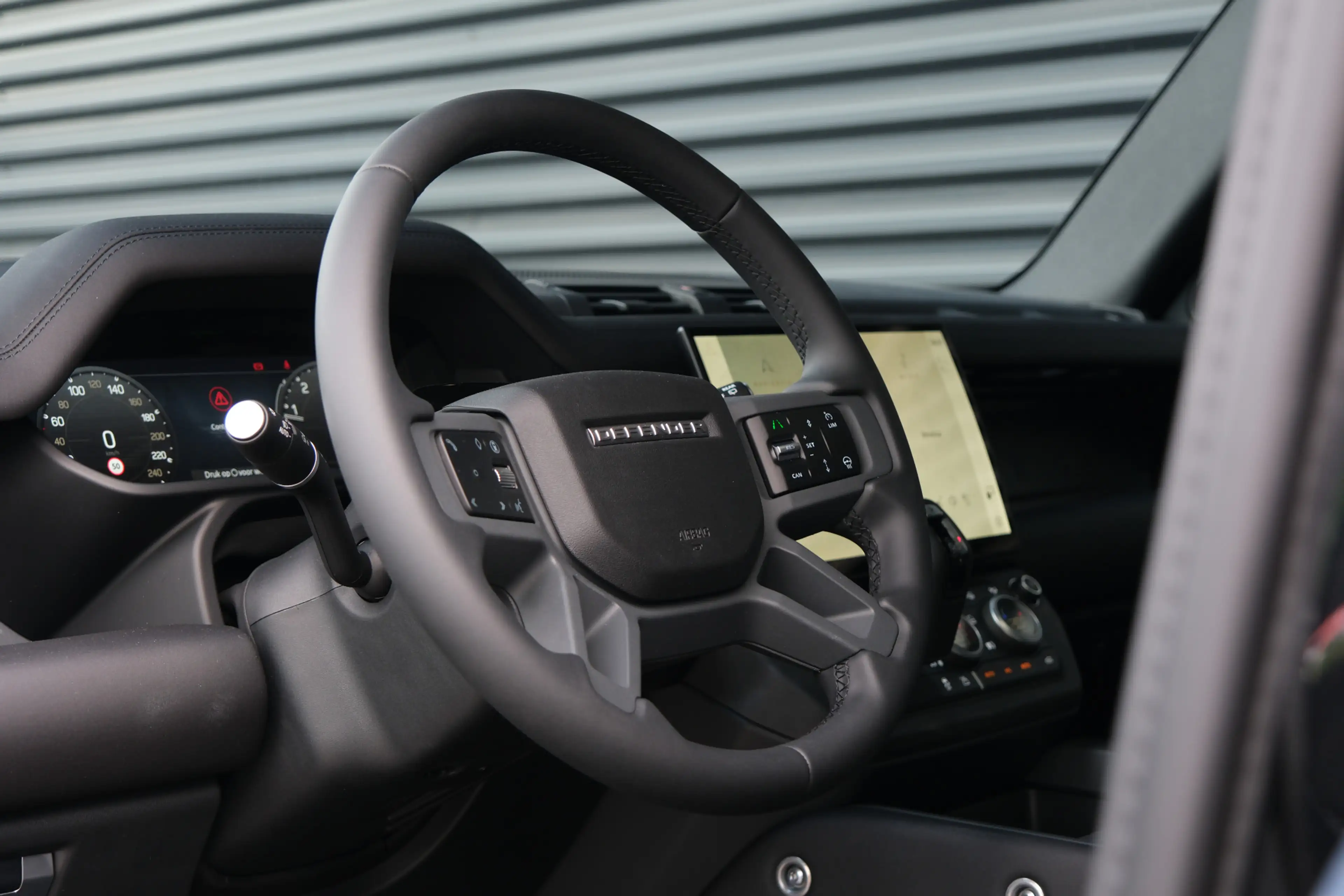 Land Rover Defender 110 2.0 P300e 110 X-Dynamic SE | Head-Up | Trekhaa — photo 18
