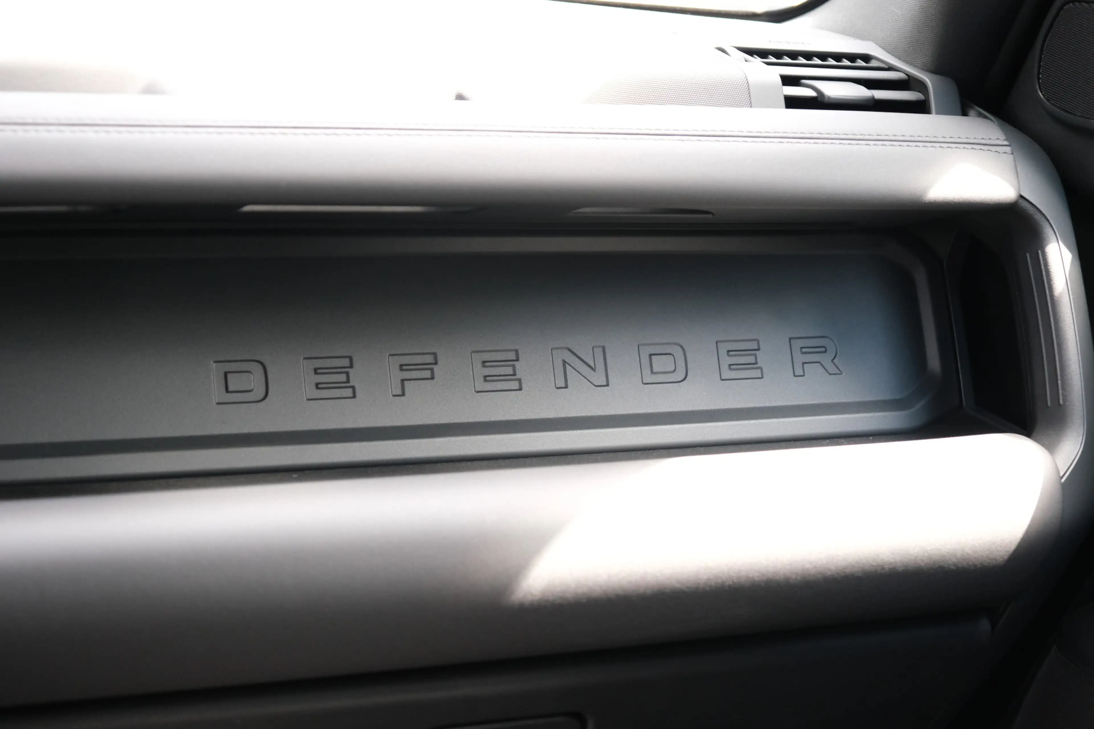 Land Rover Defender 110 2.0 P300e 110 X-Dynamic SE | Head-Up | Trekhaa — photo 32