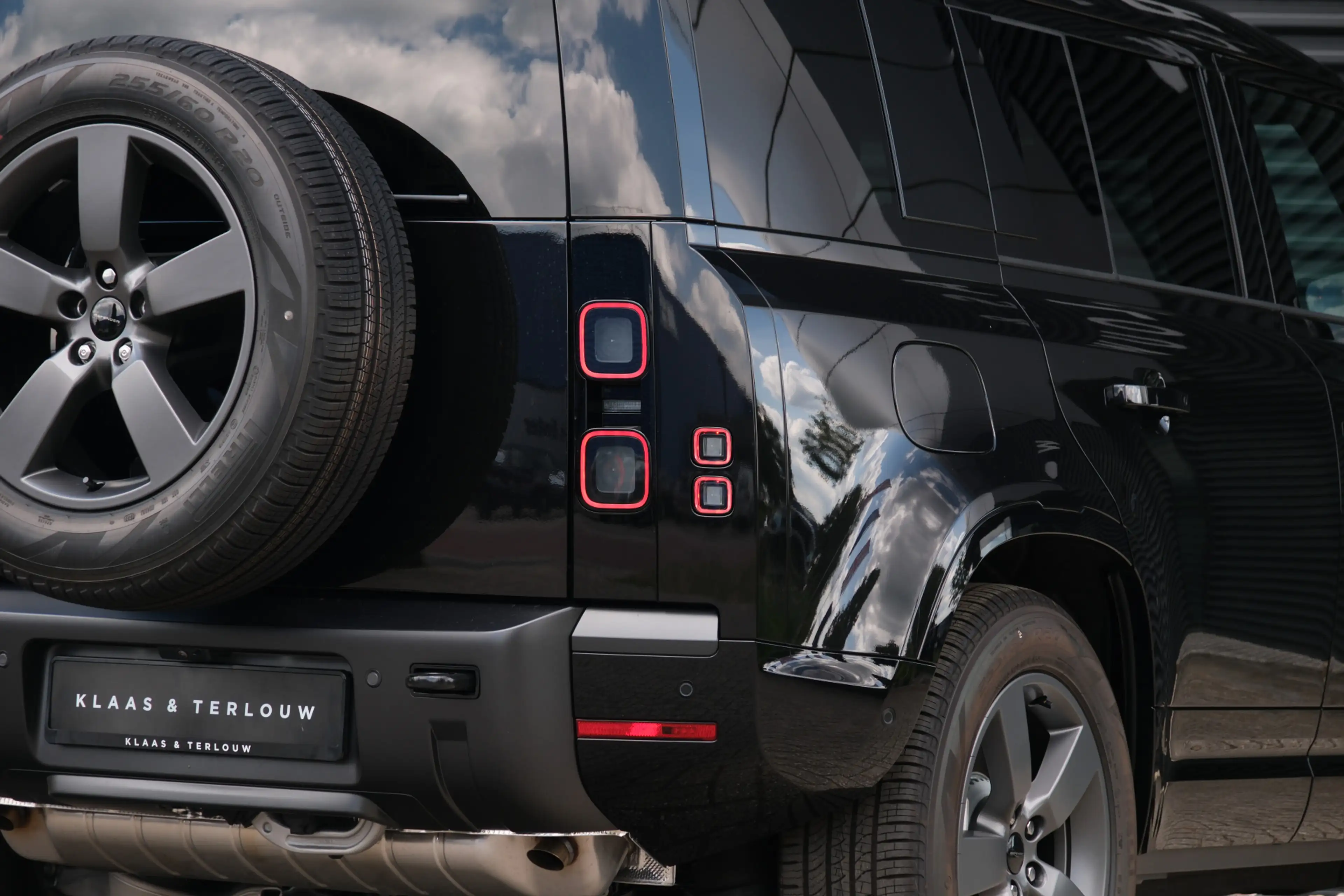 Land Rover Defender 110 2.0 P300e 110 X-Dynamic SE | Head-Up | Trekhaa — photo 22