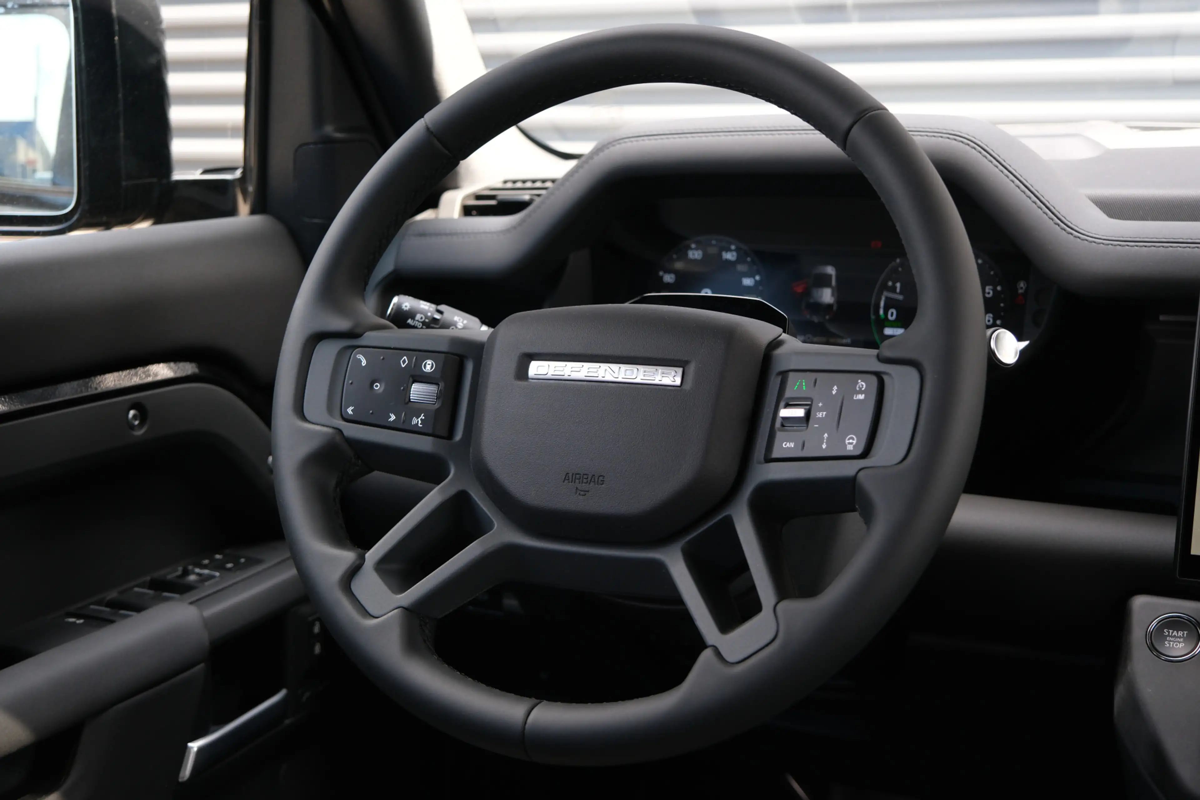 Land Rover Defender 110 2.0 P300e 110 X-Dynamic SE | Head-Up | Trekhaa — photo 28