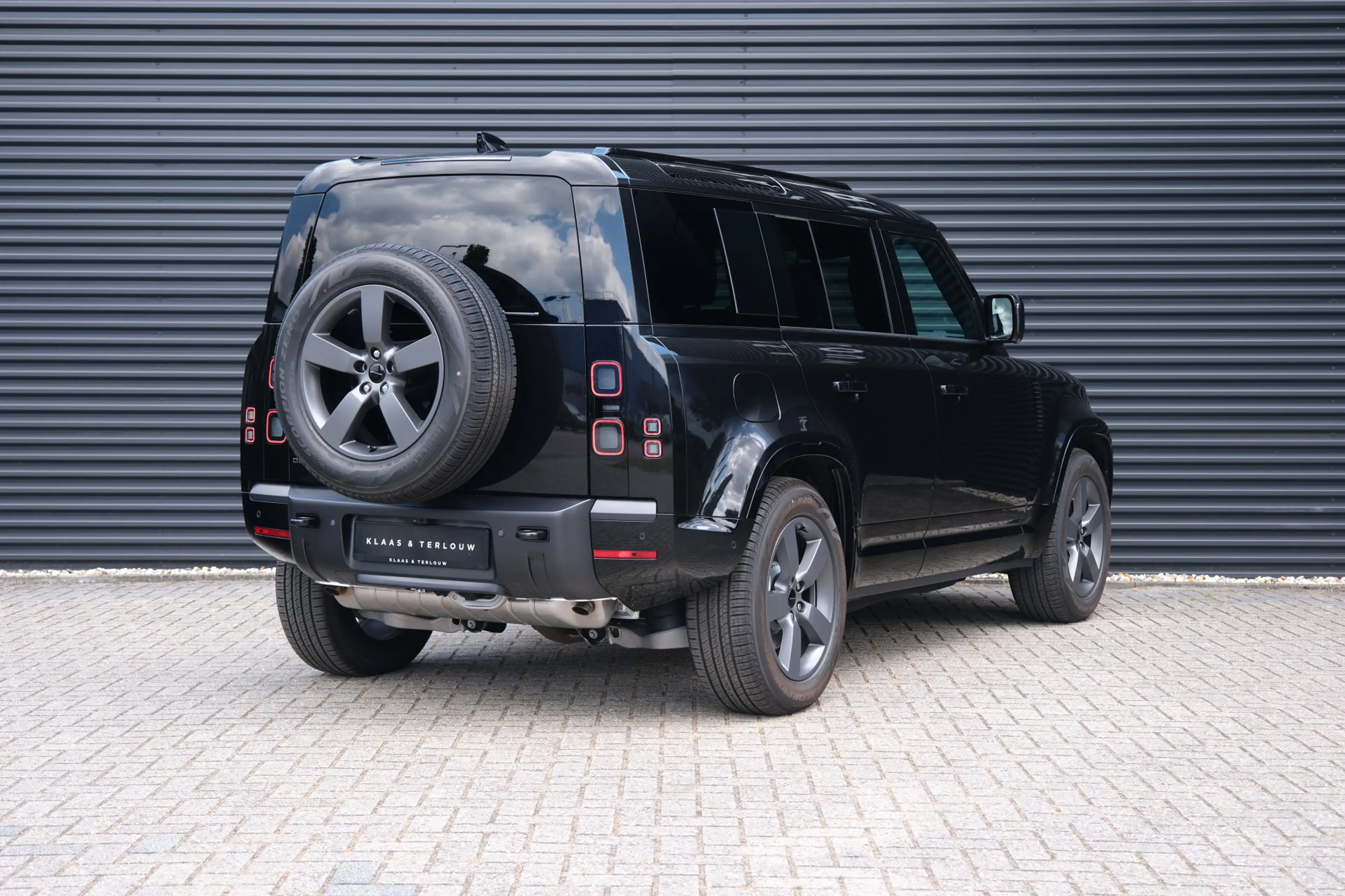 Land Rover Defender 110 2.0 P300e 110 X-Dynamic SE | Head-Up | Trekhaa — photo 10