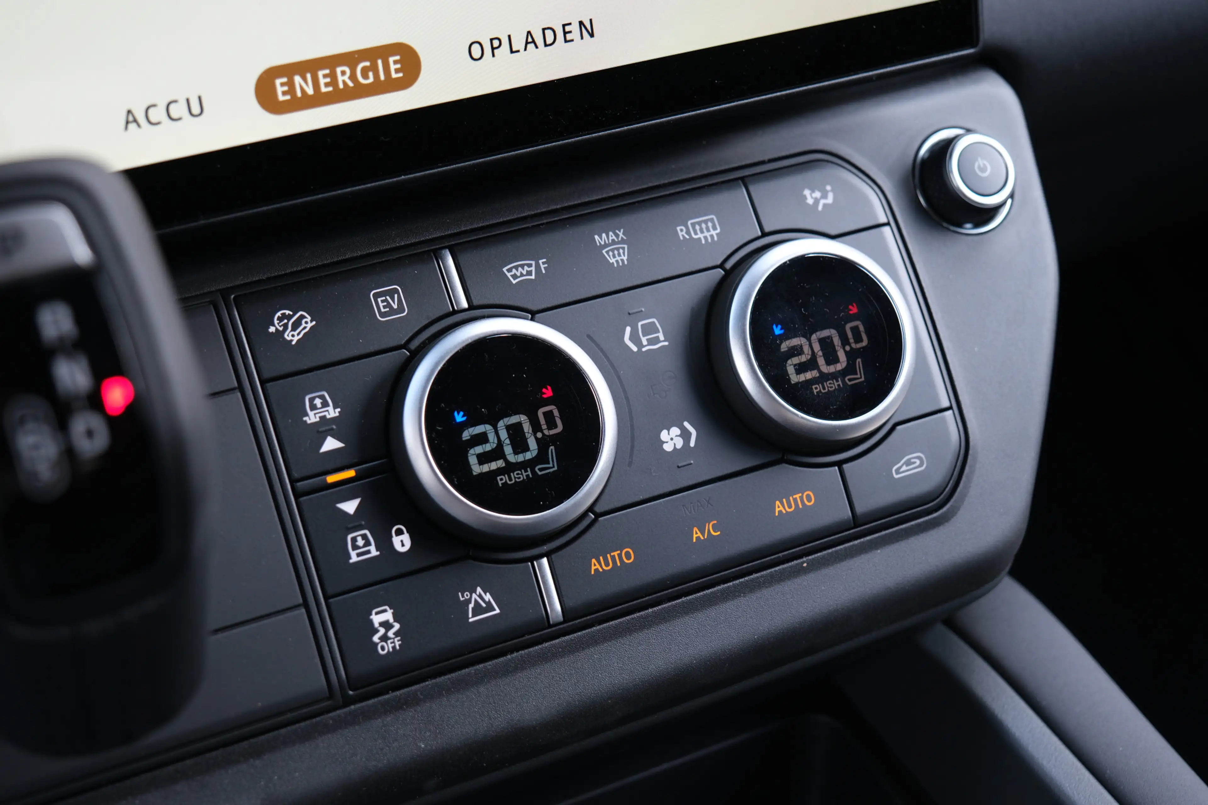 Land Rover Defender 110 2.0 P300e 110 X-Dynamic SE | Head-Up | Trekhaa — photo 44