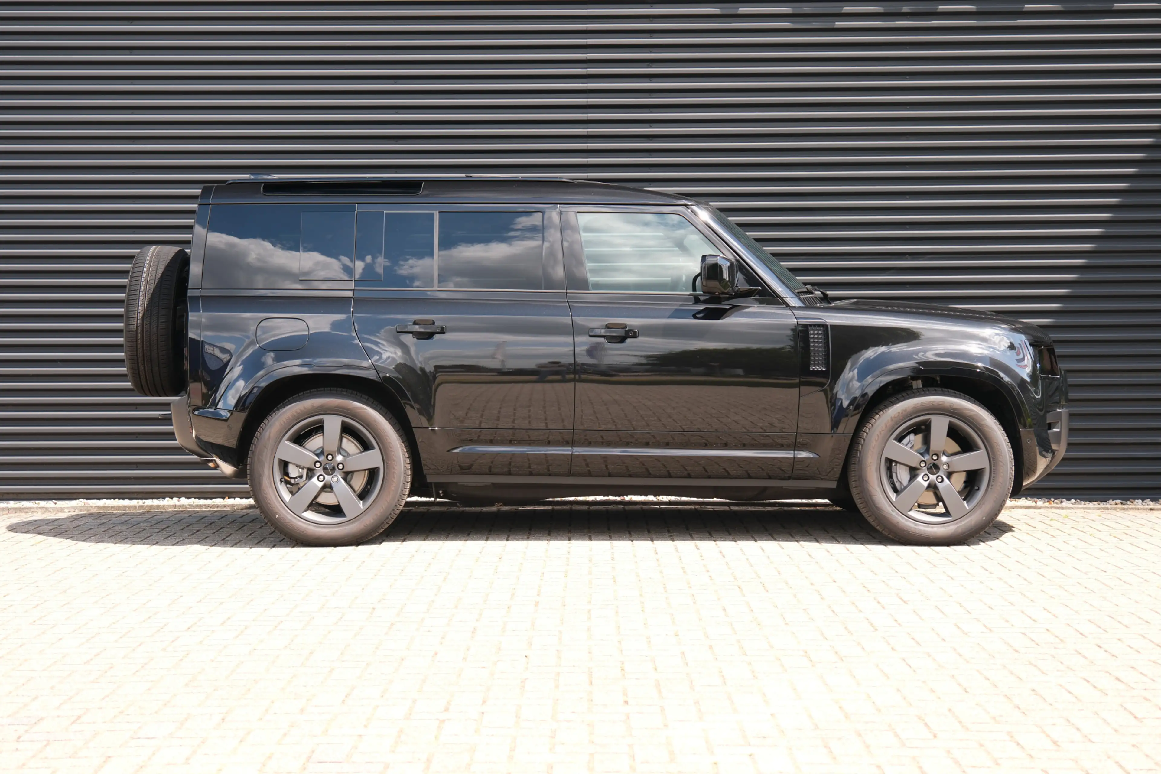 Land Rover Defender 110 2.0 P300e 110 X-Dynamic SE | Head-Up | Trekhaa — photo 11