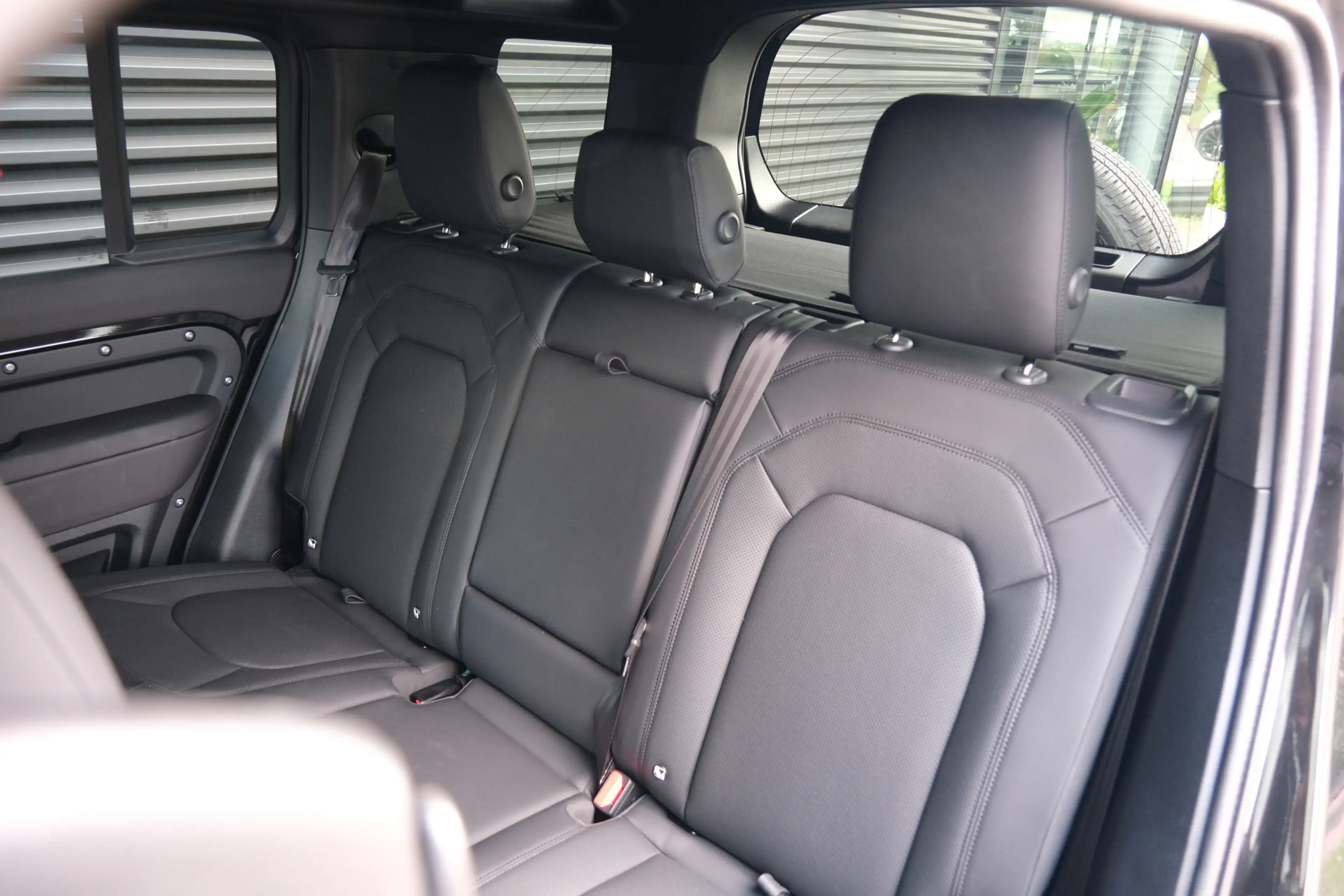 Land Rover Defender 110 2.0 P300e 110 X-Dynamic SE | Head-Up | Trekhaa — photo 5