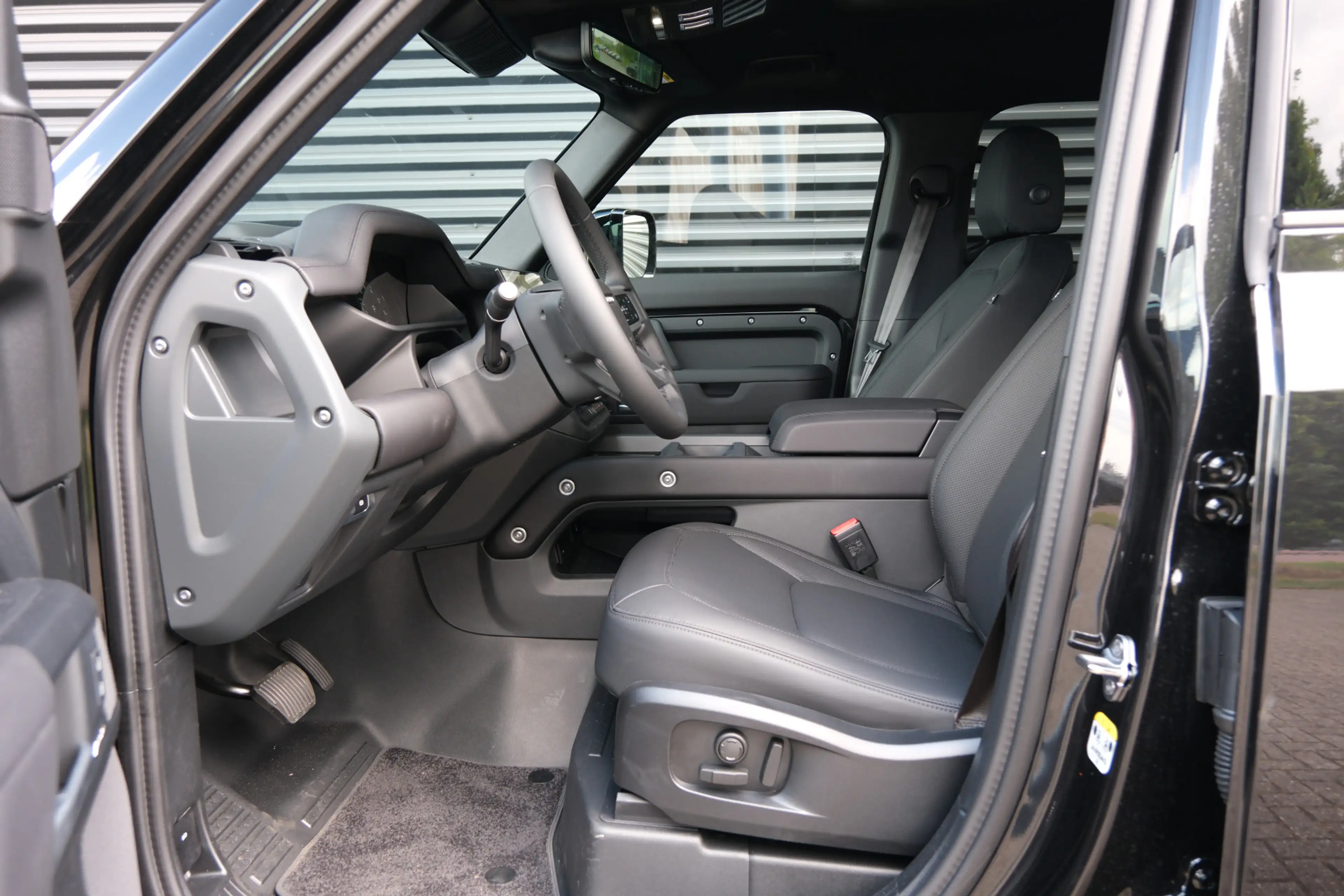 Land Rover Defender 110 2.0 P300e 110 X-Dynamic SE | Head-Up | Trekhaa — photo 4