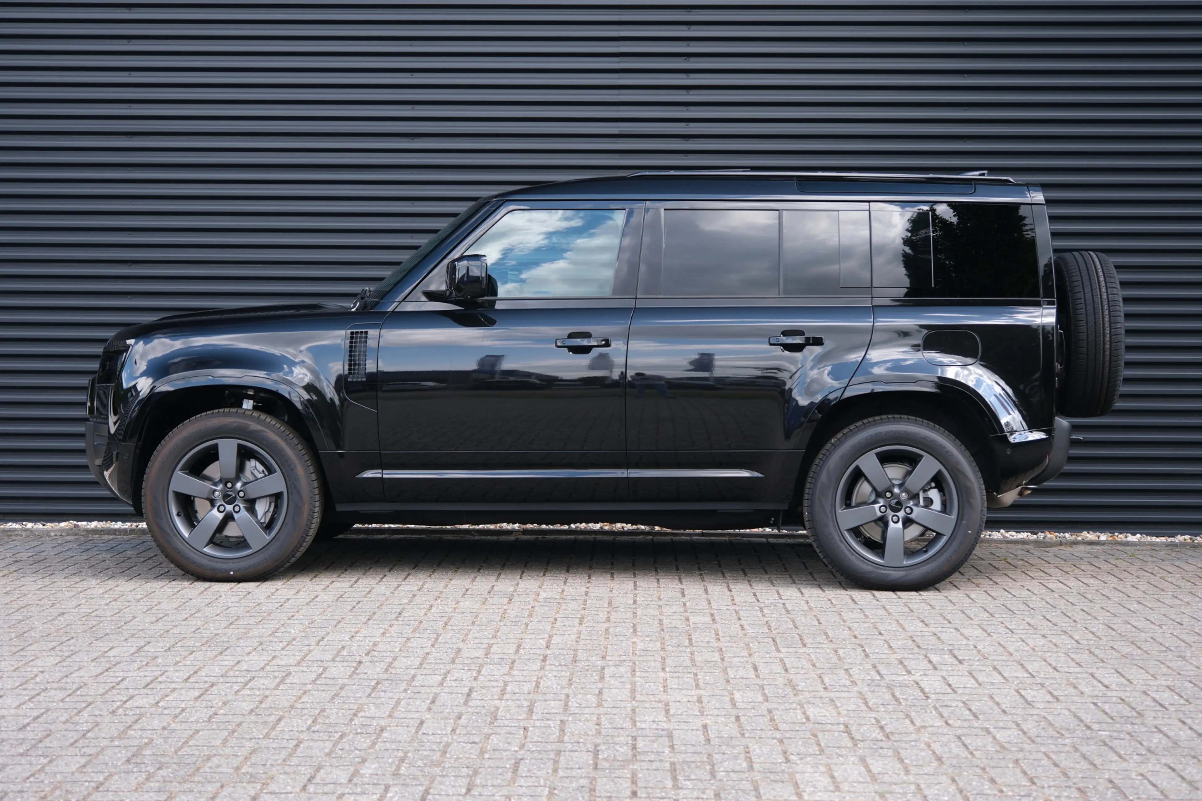 Land Rover Defender 110 2.0 P300e 110 X-Dynamic SE | Head-Up | Trekhaa — photo 2
