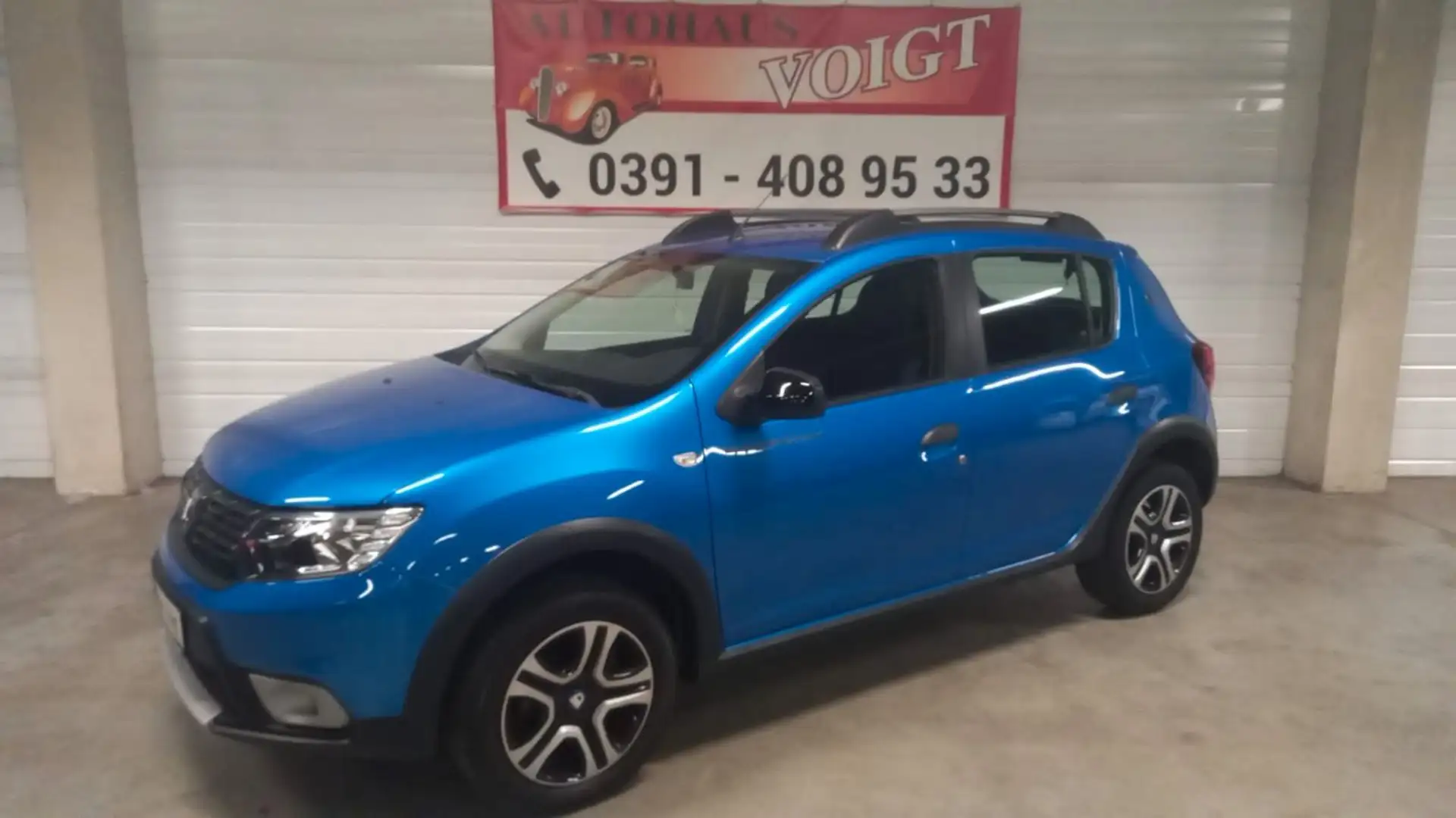 Dacia Sandero II Stepway Celebration Blau - 1