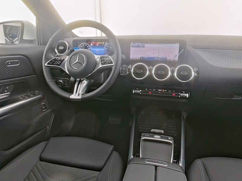 Mercedes-Benz GLA 200 Progressive Pano/Kamera/MBUX/LED/18"/DAB — photo 5