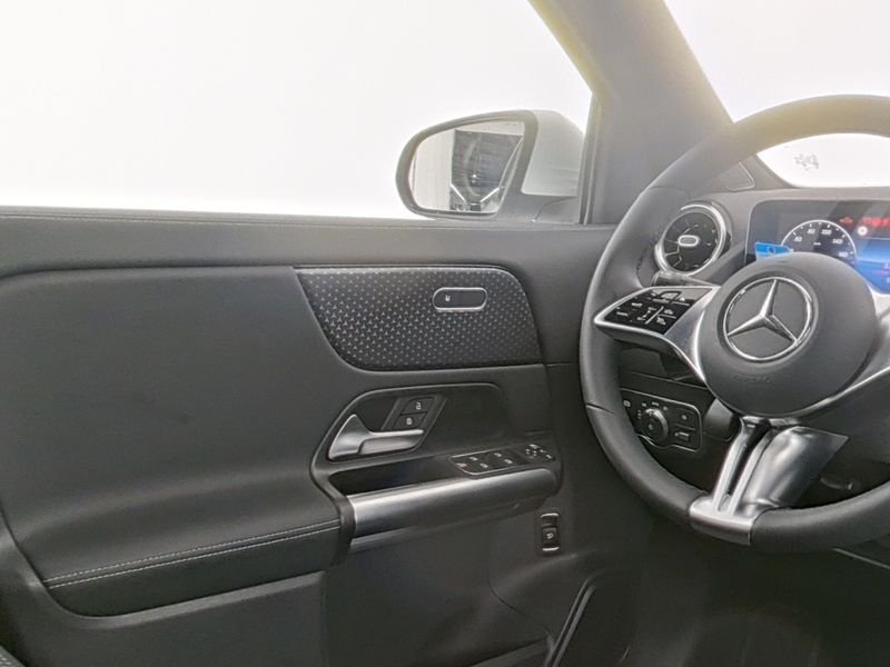 Mercedes-Benz GLA 200 Progressive Pano/Kamera/MBUX/LED/18"/DAB — photo 7