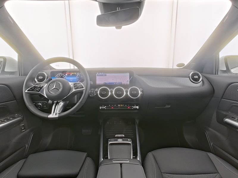 Mercedes-Benz GLA 200 Progressive Pano/Kamera/MBUX/LED/18"/DAB — photo 6
