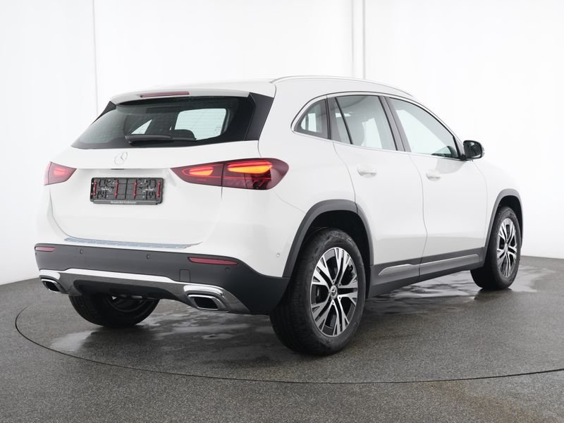 Mercedes-Benz GLA 200 Progressive Pano/Kamera/MBUX/LED/18"/DAB — photo 2