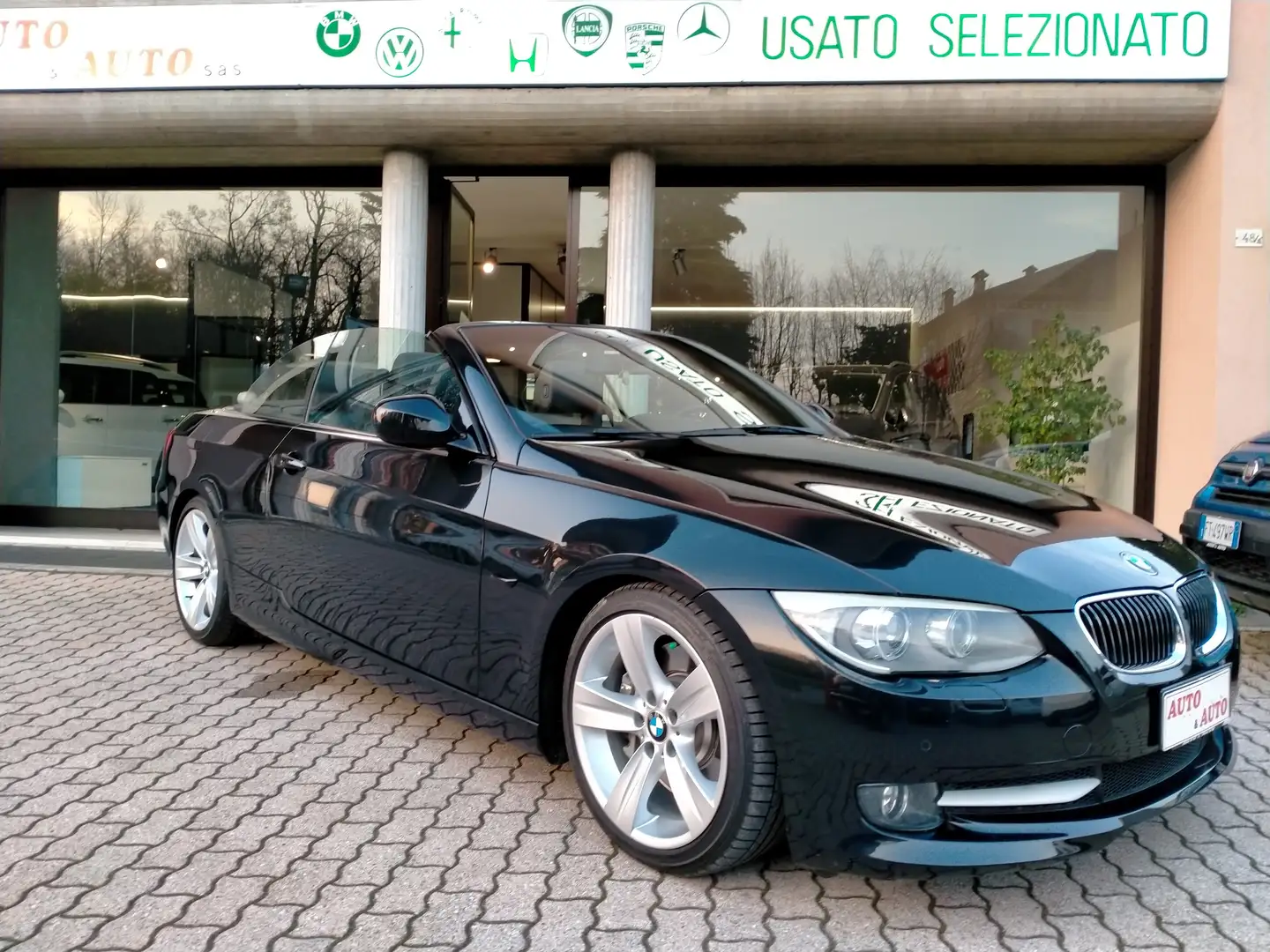 BMW 335 CABRIO 306CV FL DKG 7M FULL SERVICE BMW Zwart - 1