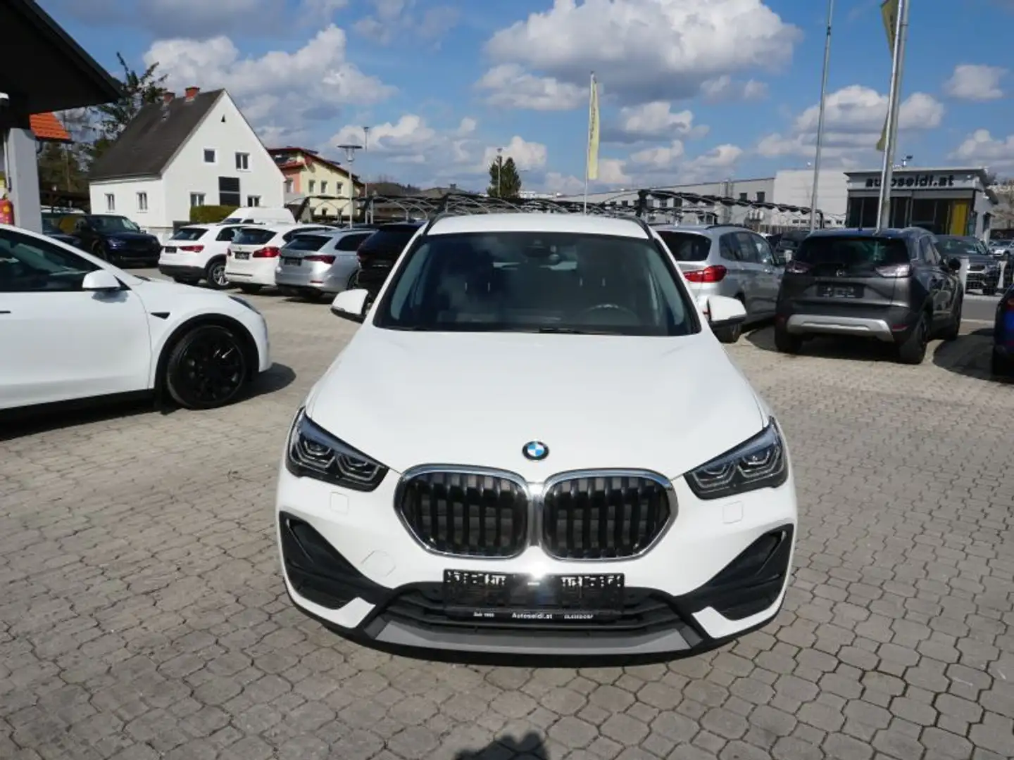 BMW X1 sDrive 16d Aut. *2022er+LED+NAVI* Weiß - 2