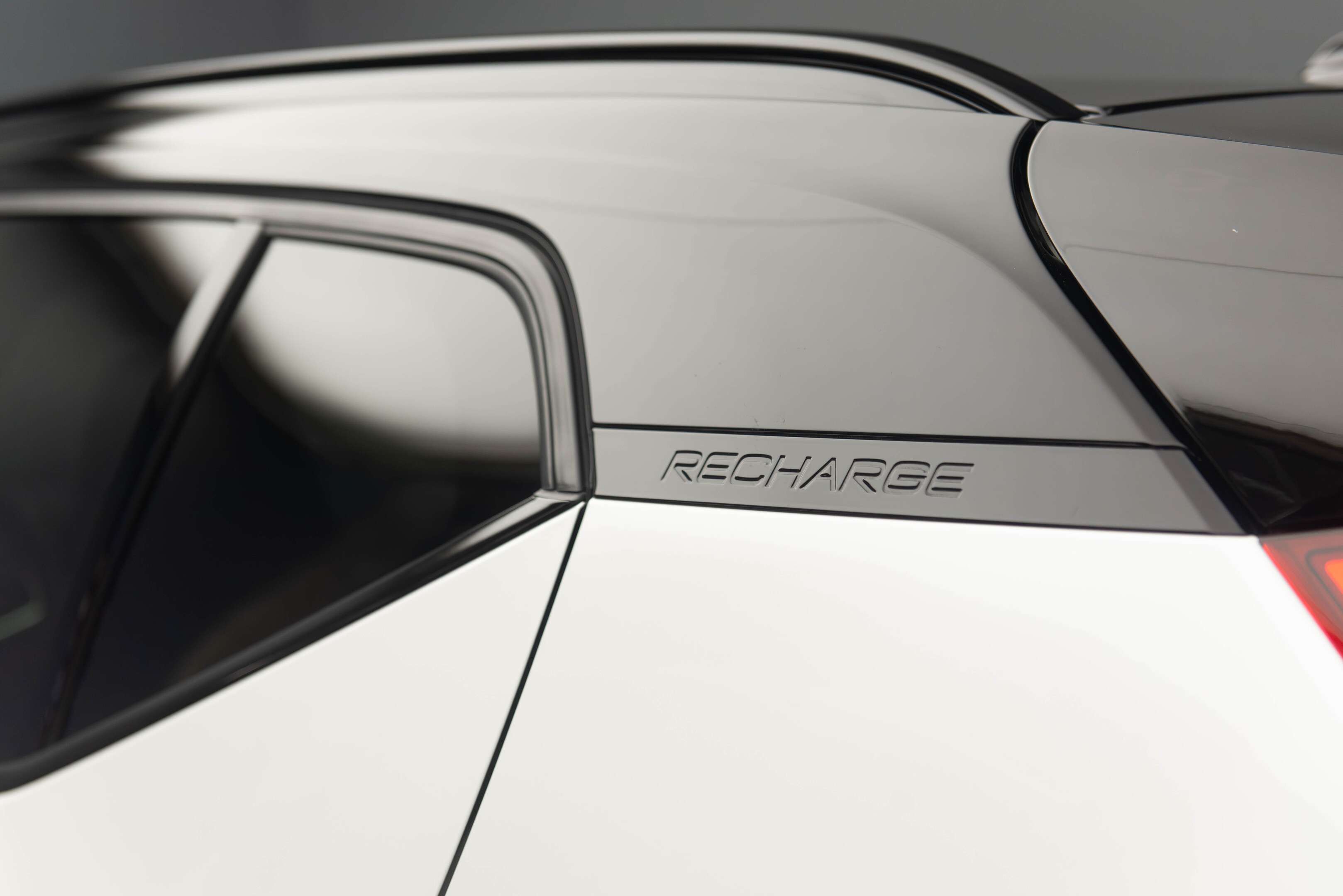 2022 Volvo XC40 P8 eAWD Core thumb 11