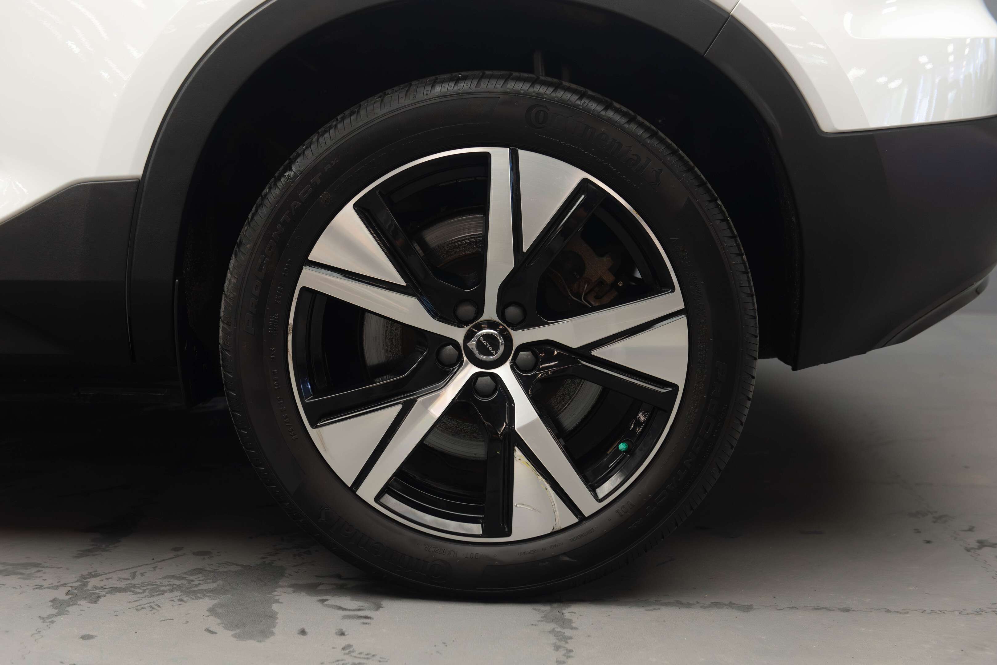 2022 Volvo XC40 P8 eAWD Core thumb 9