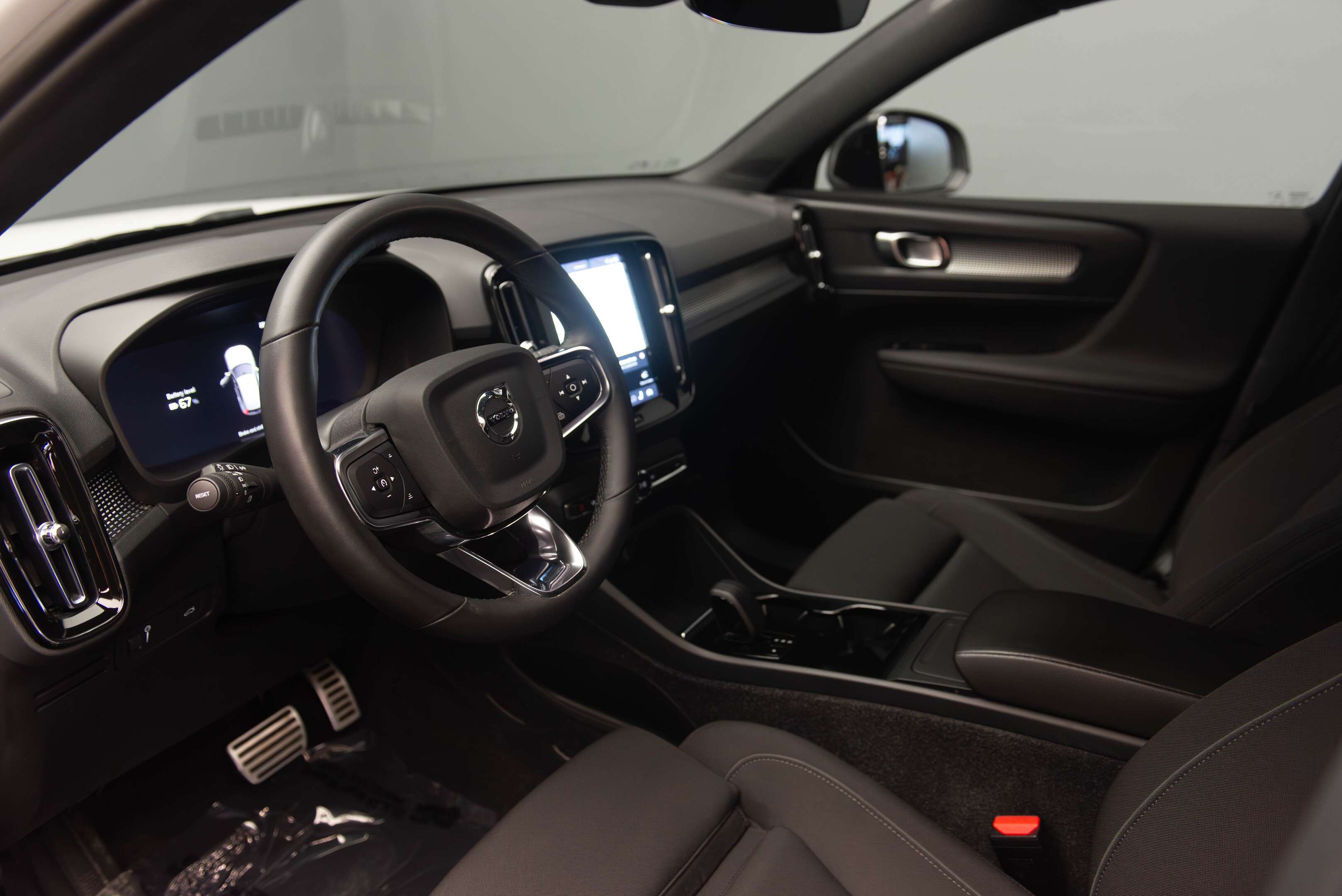 2022 Volvo XC40 P8 eAWD Core thumb 12