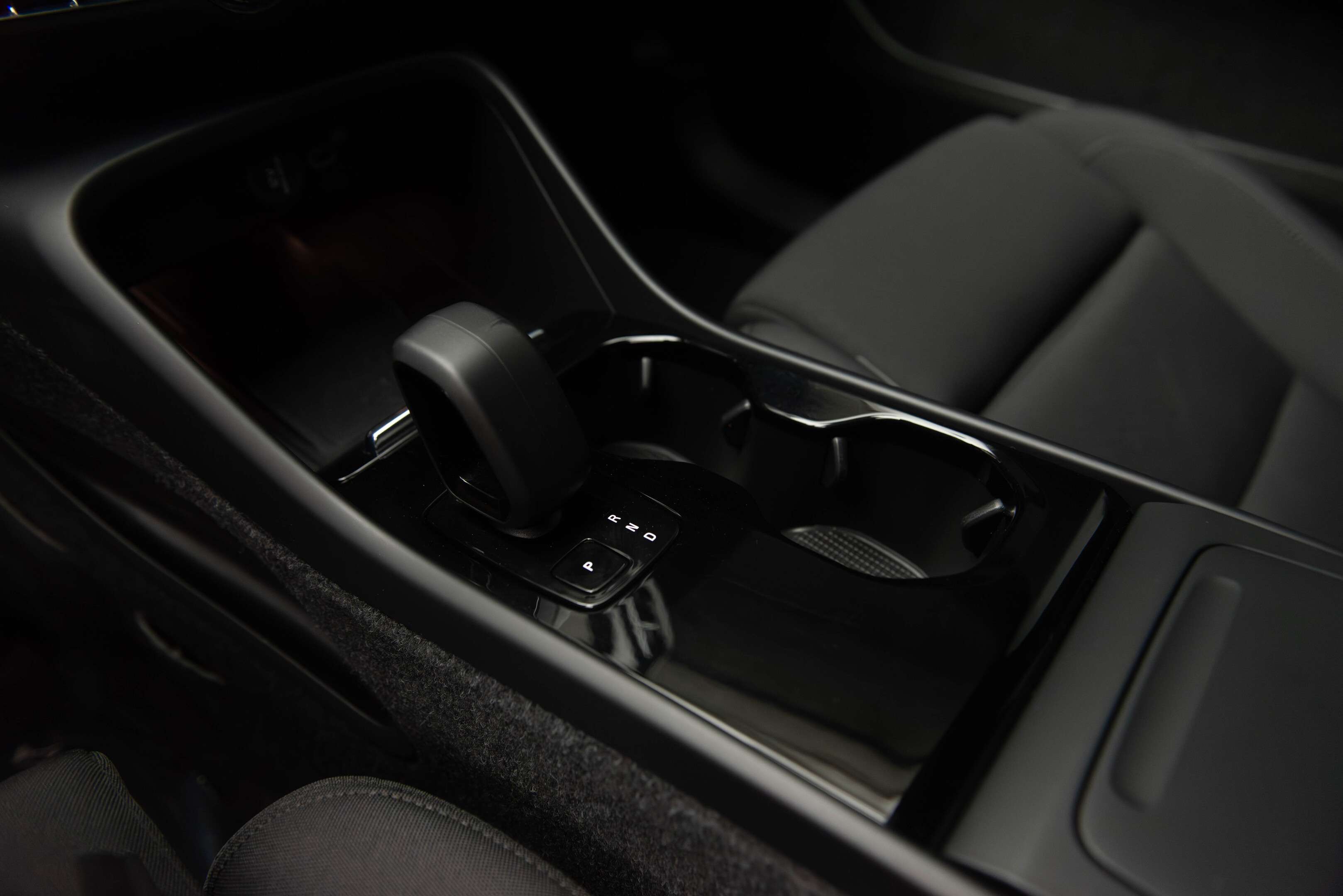2022 Volvo XC40 P8 eAWD Core thumb 19