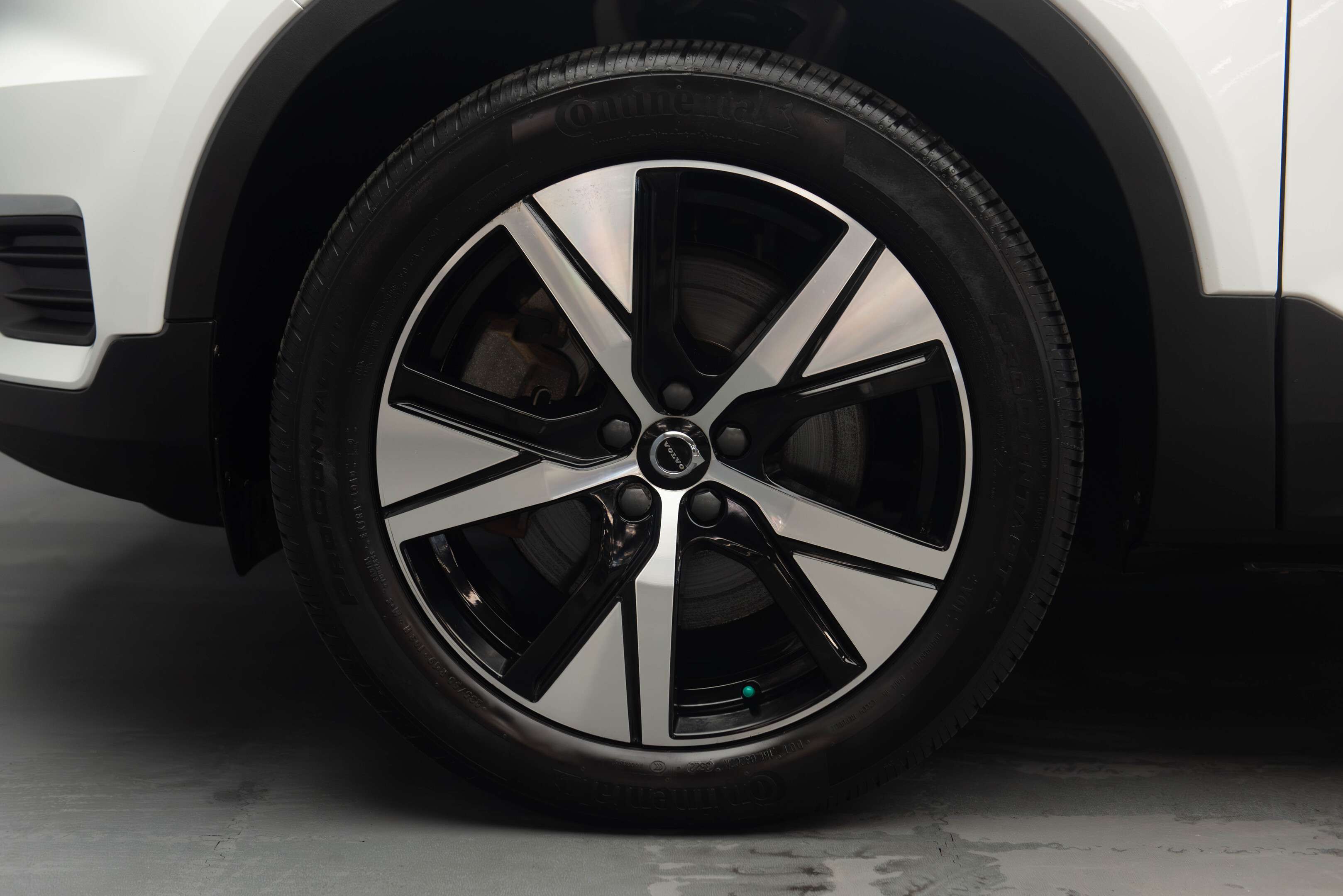 2022 Volvo XC40 P8 eAWD Core thumb 8