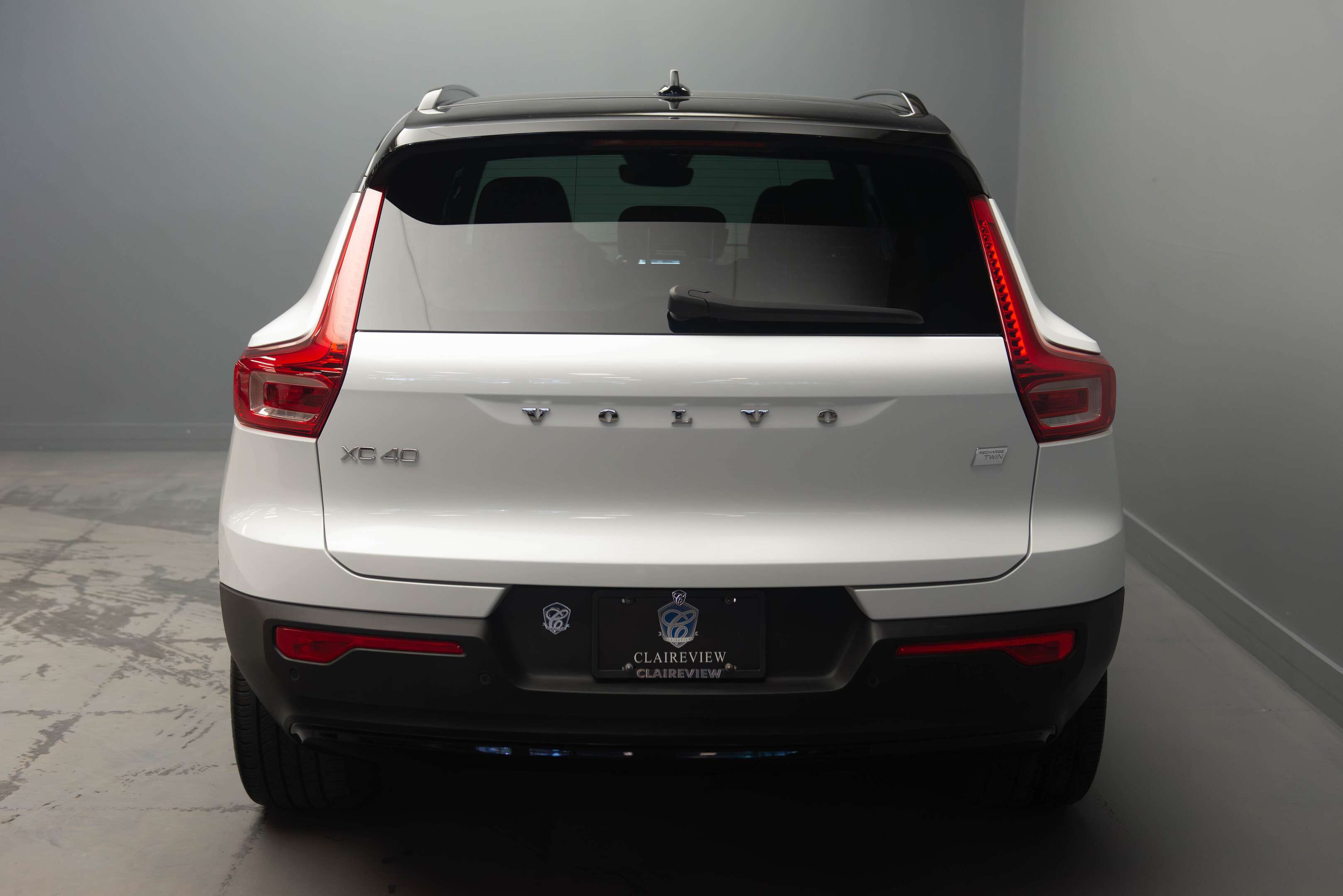 2022 Volvo XC40 P8 eAWD Core alt 4