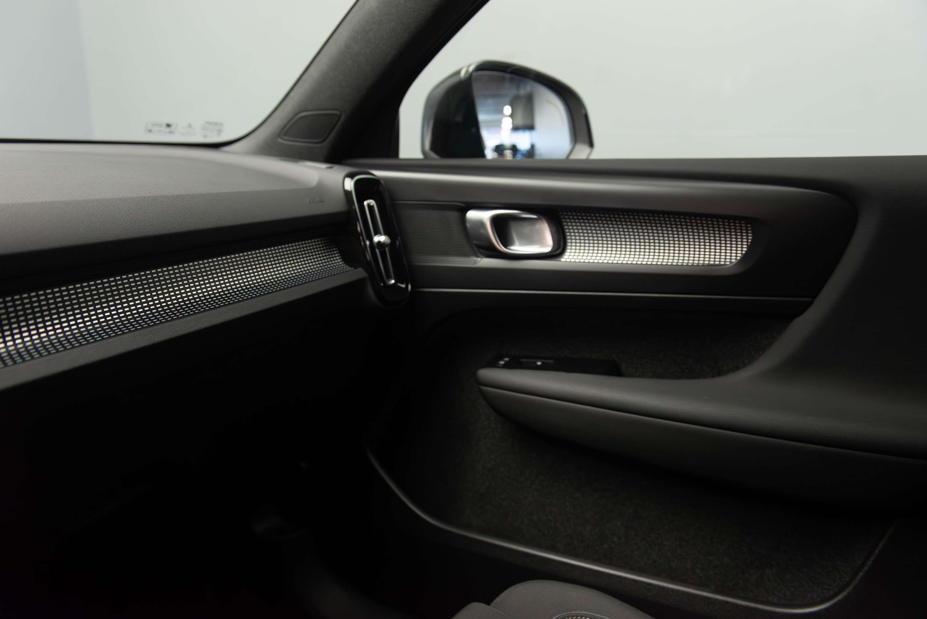 2022 Volvo XC40 P8 eAWD Core thumb 20