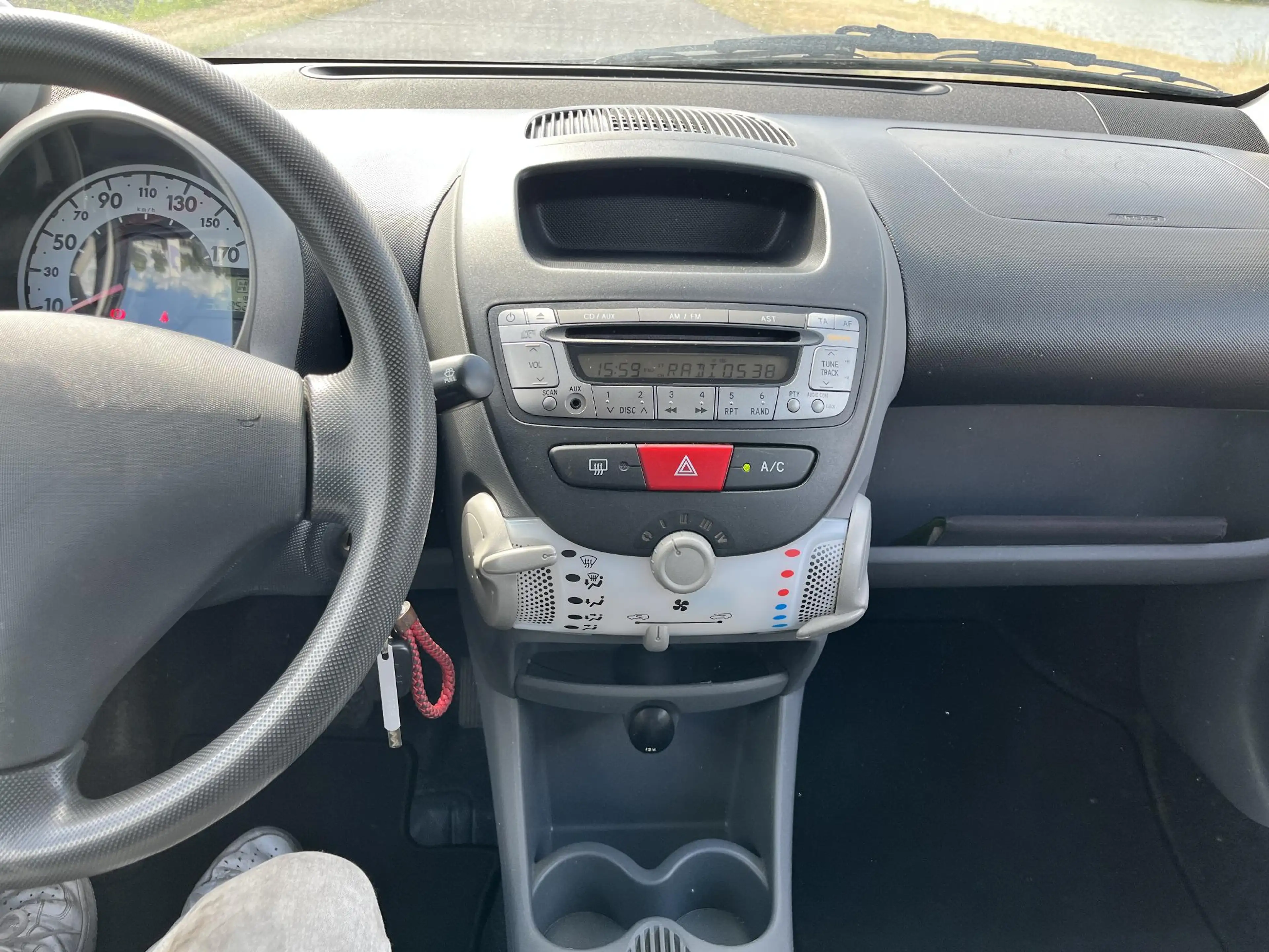 Peugeot 107 1.0-12V XS Automaat, airco — photo 17