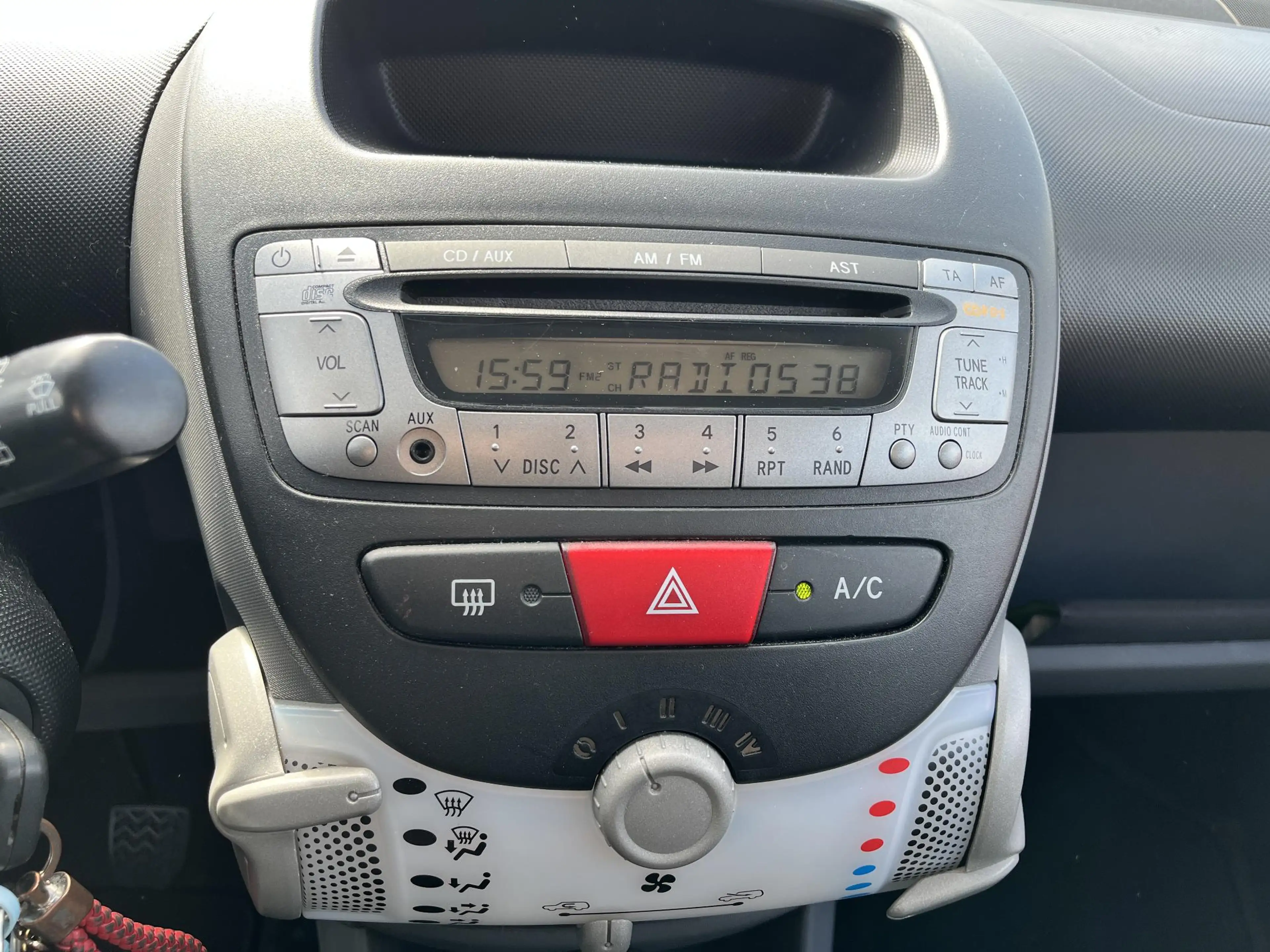 Peugeot 107 1.0-12V XS Automaat, airco — photo 19