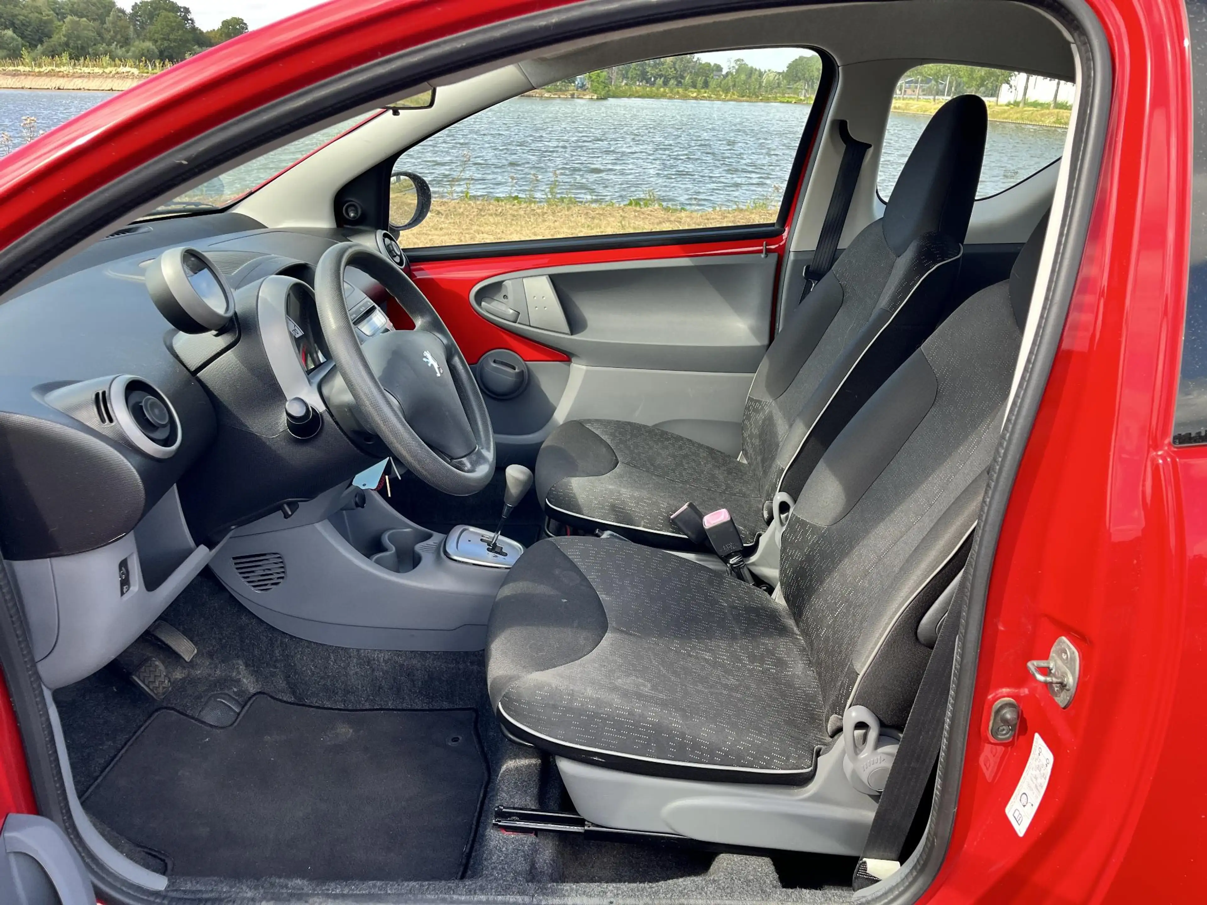 Peugeot 107 1.0-12V XS Automaat, airco — photo 11