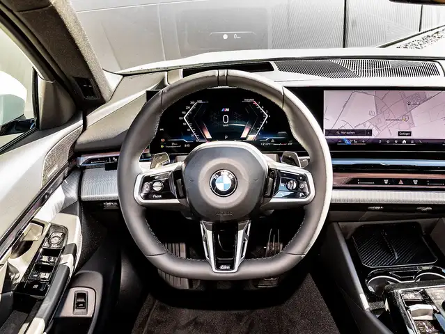 BMW 5 Series view 9