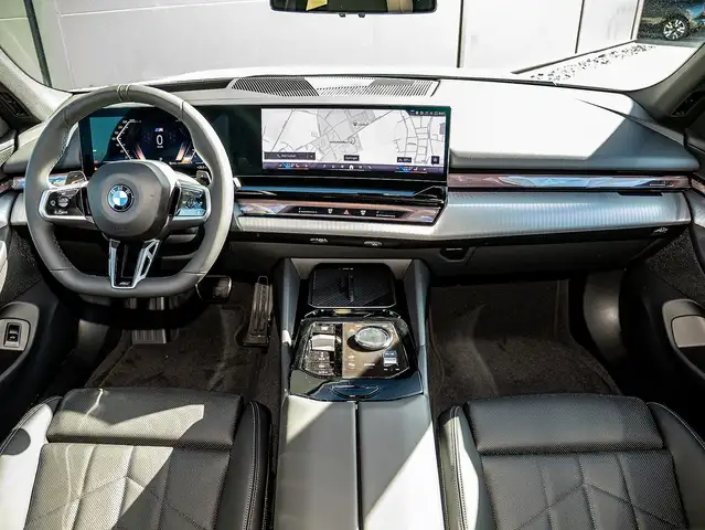 BMW 5 Series view 5