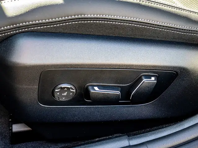 BMW 5 Series view 14