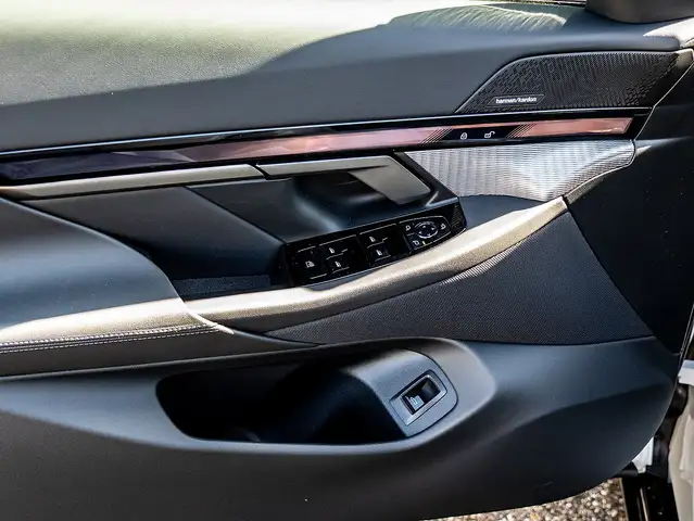 BMW 5 Series view 15