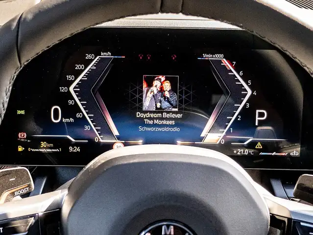 BMW 5 Series view 10