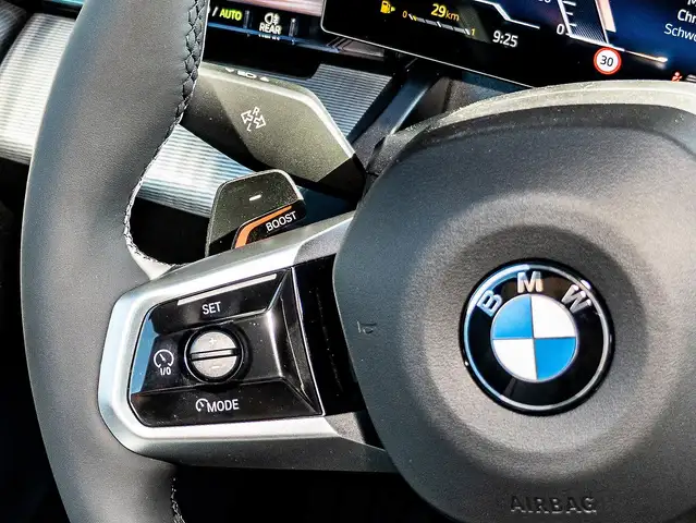 BMW 5 Series view 11