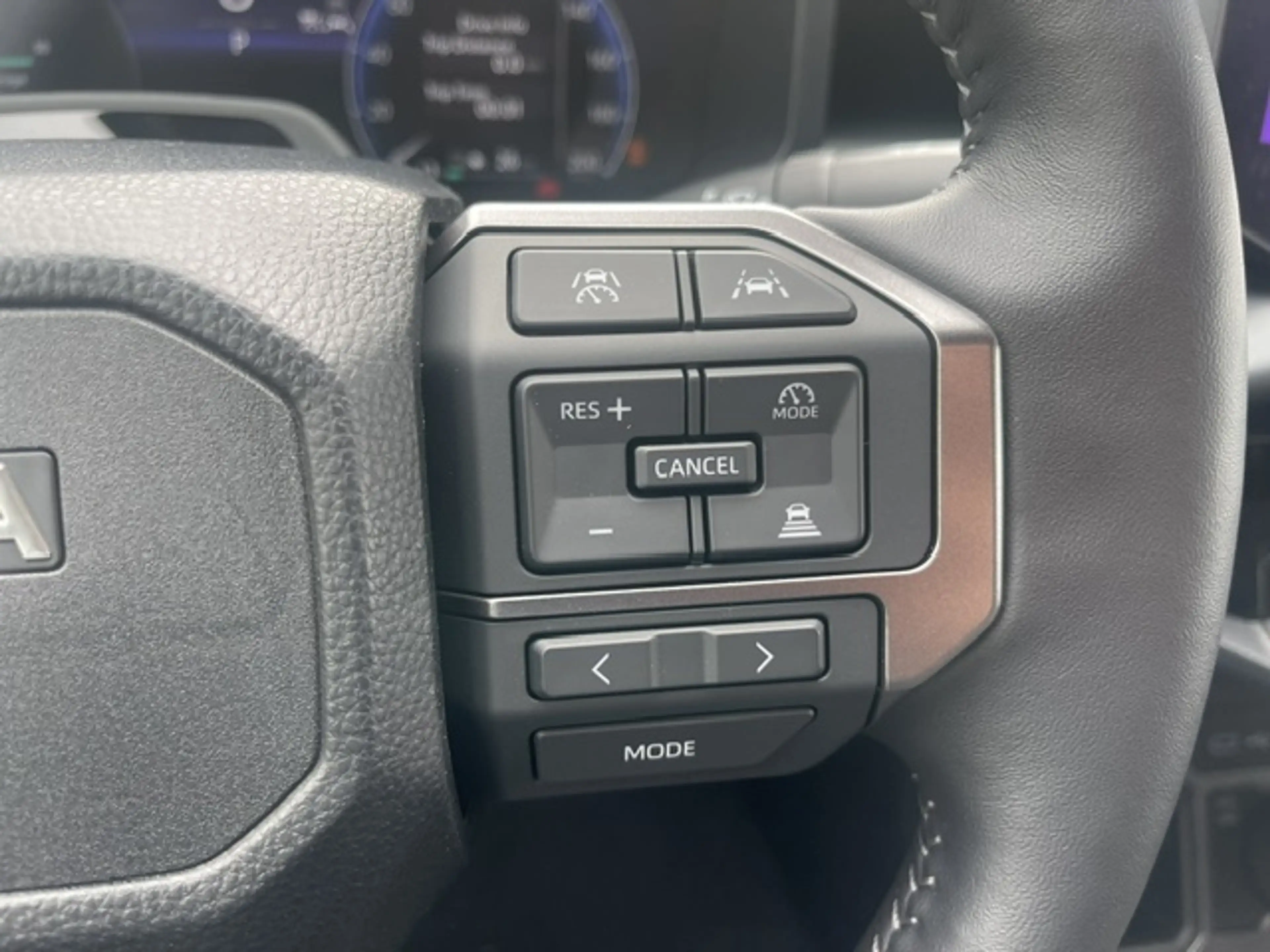 Toyota Hilux HiLux 4x4 Electric Double Cab Autm.  (54 kWh) Executive — photo 13