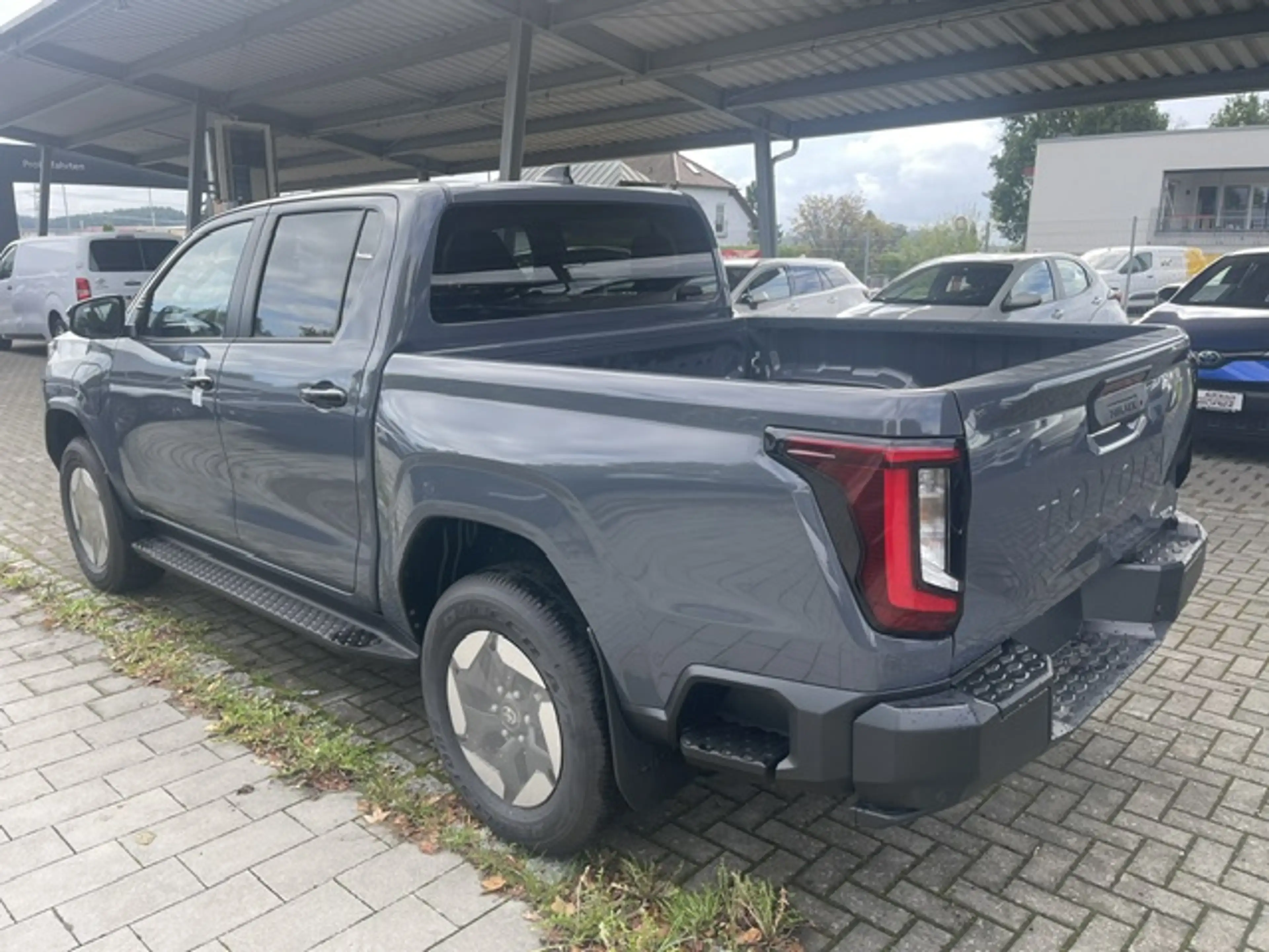 Toyota Hilux HiLux 4x4 Electric Double Cab Autm.  (54 kWh) Executive — photo 4