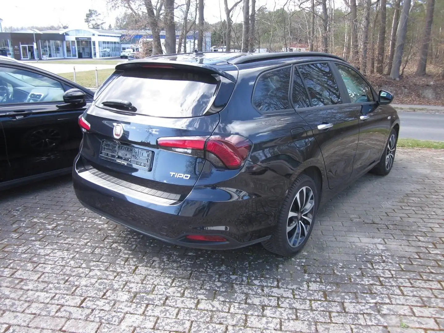 Fiat Tipo Lounge Schwarz - 2
