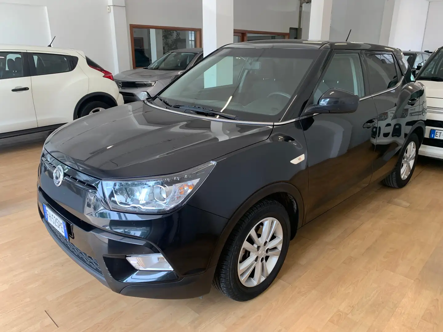 SsangYong Tivoli 1.6 Be Visual Hot 2wd SOLO 40.000KM!!!! Nero - 1
