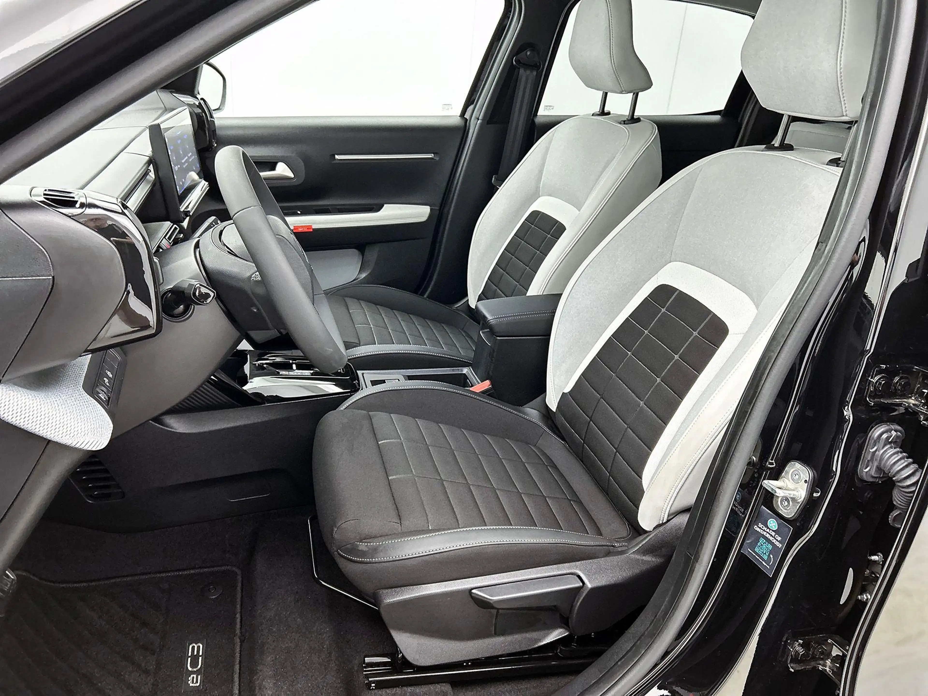 Citroen E-C3 Max 113pk Comfort Range 44 kWh | Navigatie | Achte — photo 9