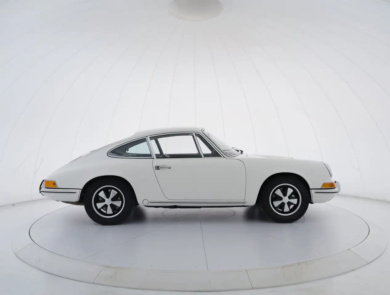 Porsche 911 T 2.0 Karman Coupe, foto 3
