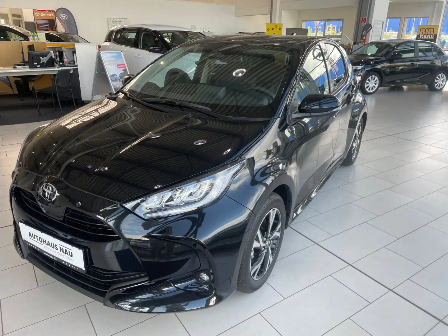 Toyota Yaris 1.5 (Hybrid)  Teamplayer mit Comfort-Paket Zwart - 2
