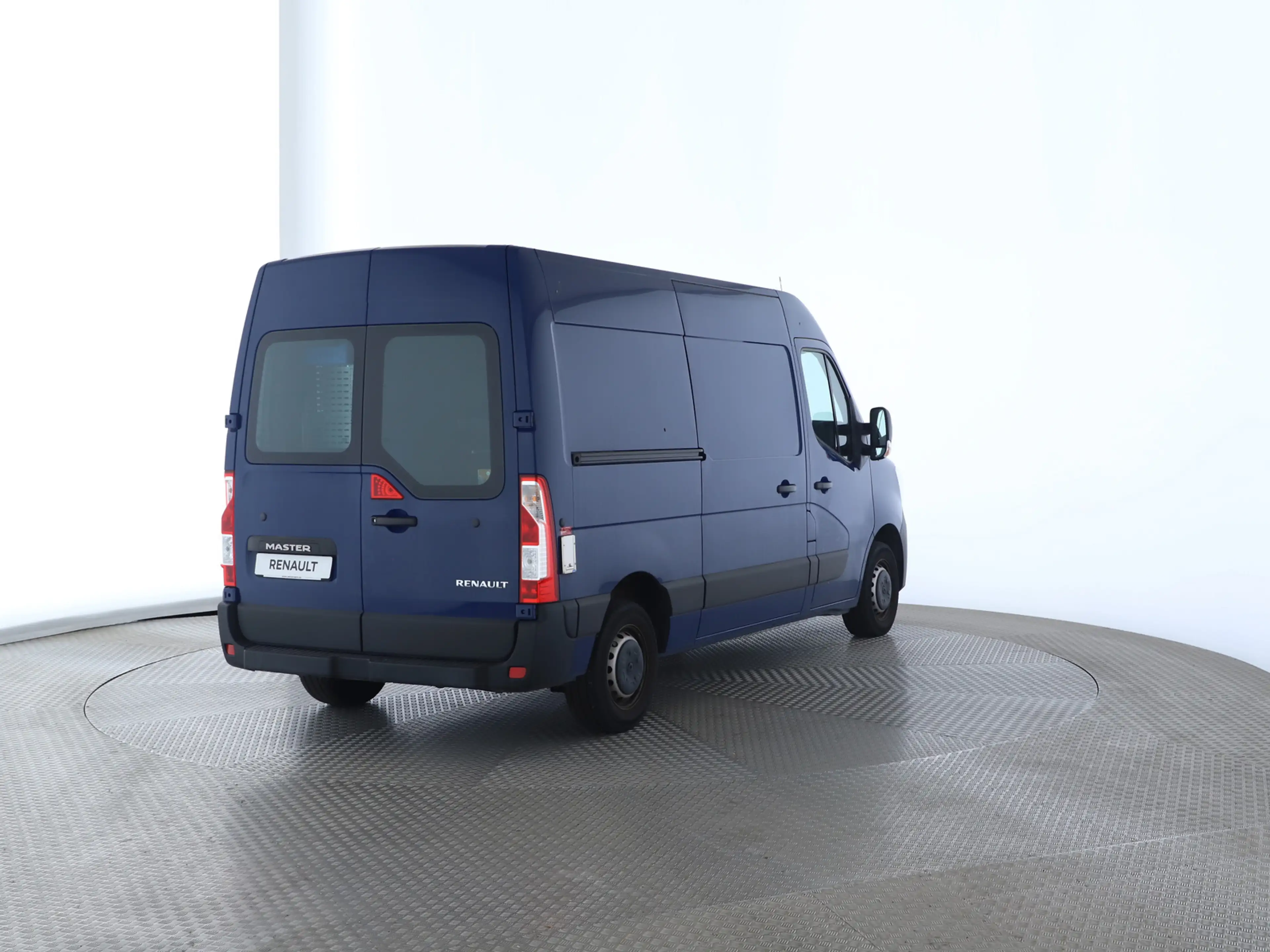 Renault Master 2.3 DCI 180 L2H2 3,5t — photo 4
