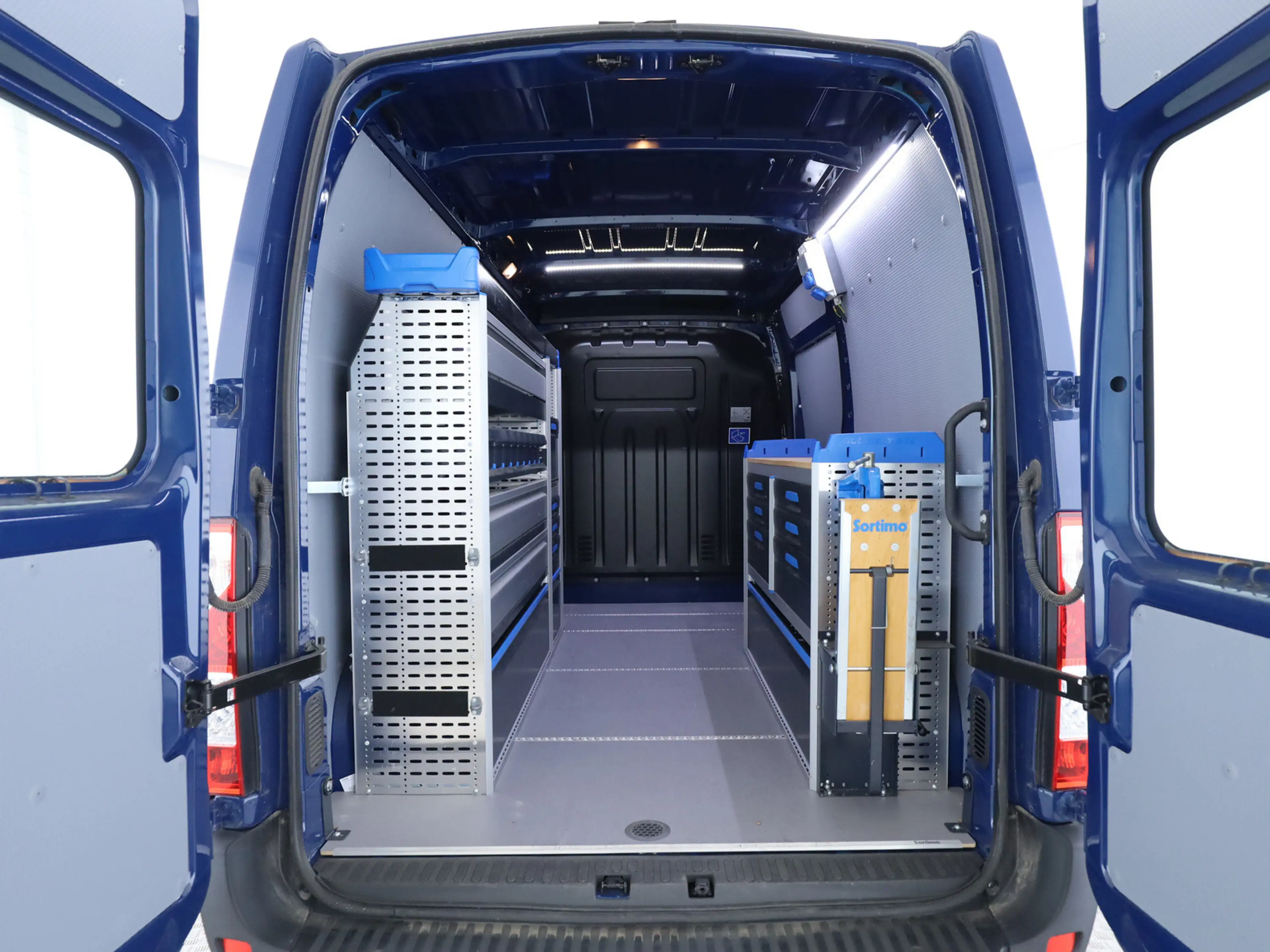 Renault Master 2.3 DCI 180 L2H2 3,5t — photo 13